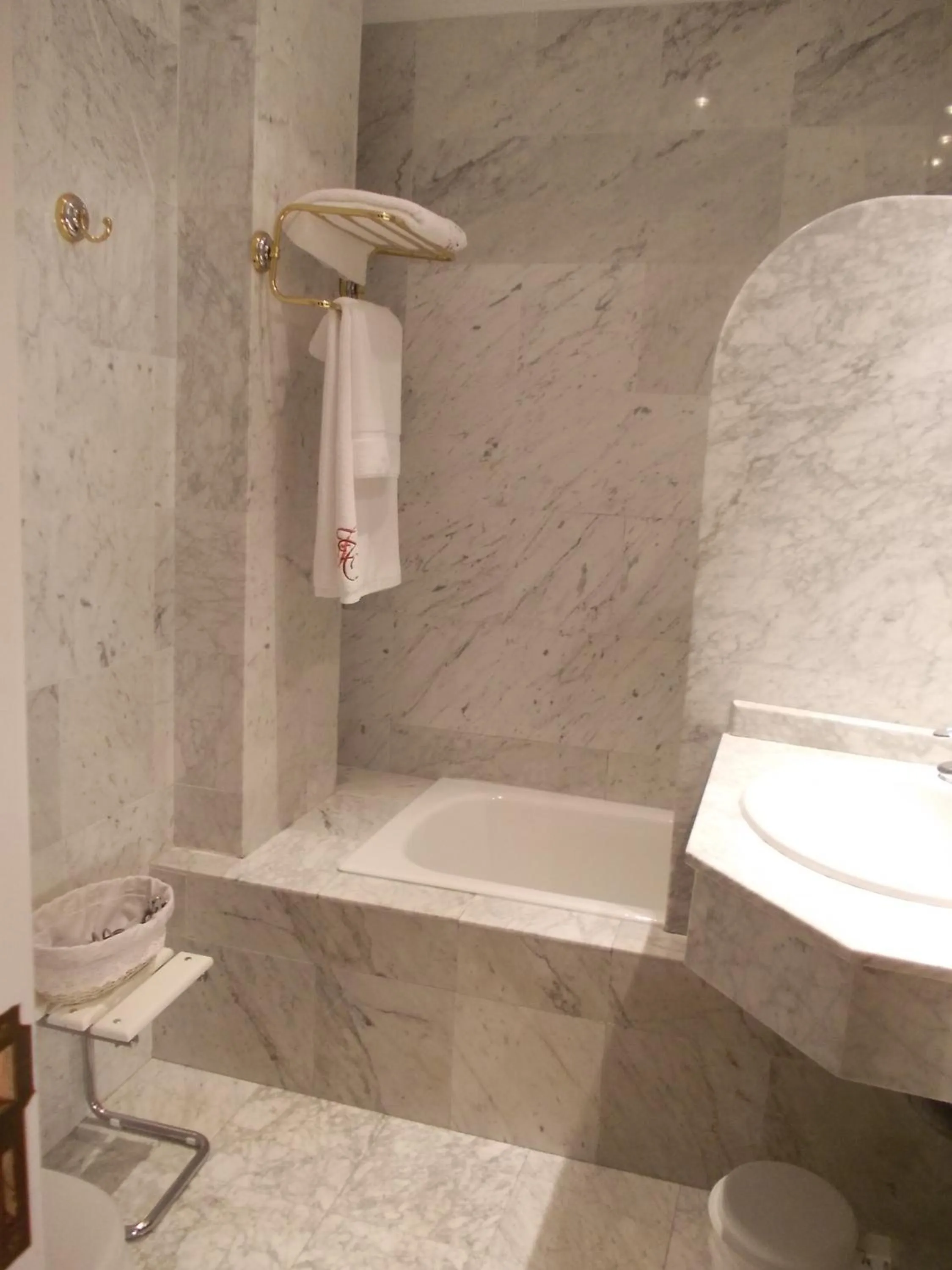 Bathroom in Hotel Torremilanos