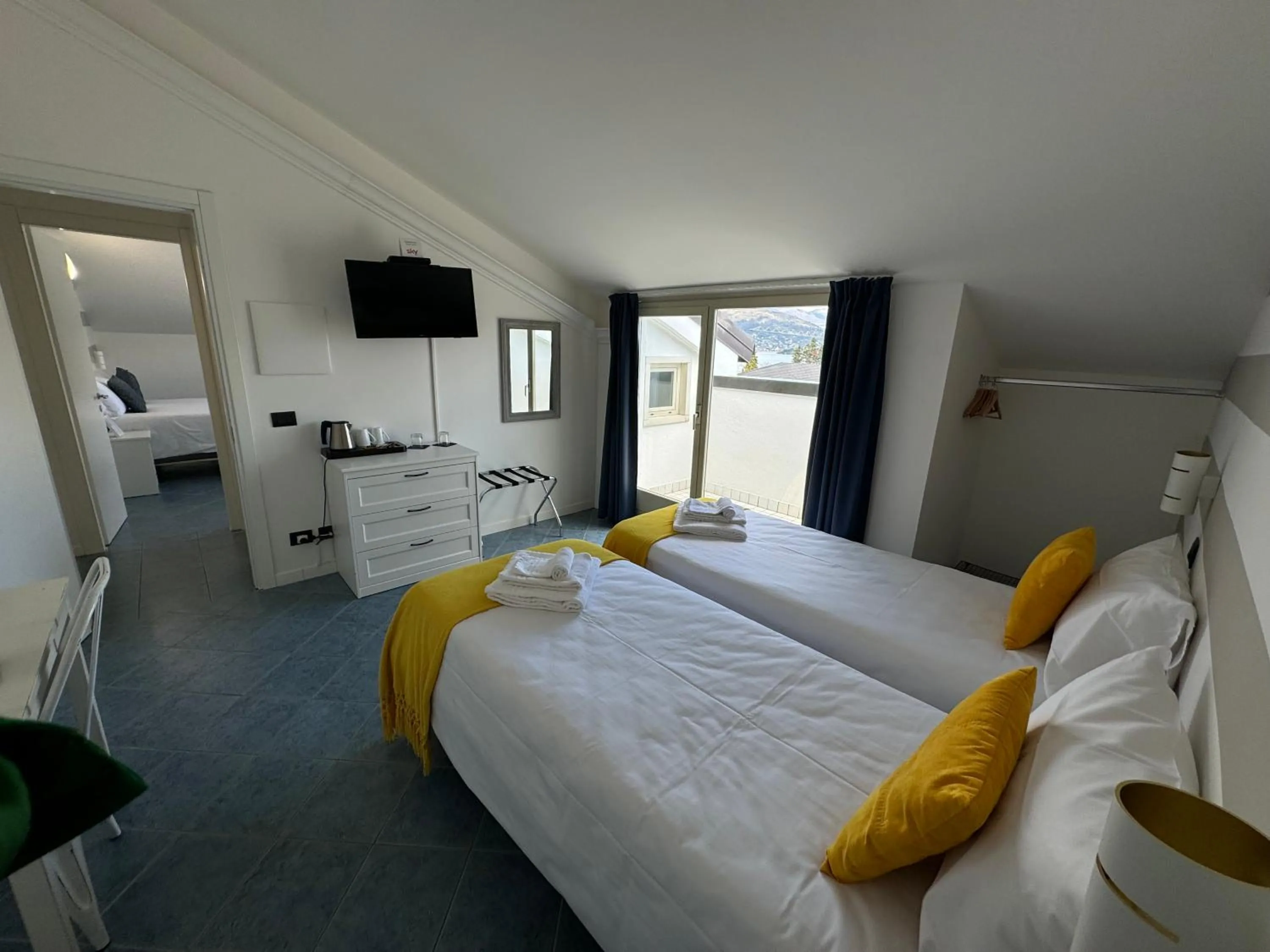 View (from property/room), Bed in Hotel La Fontana