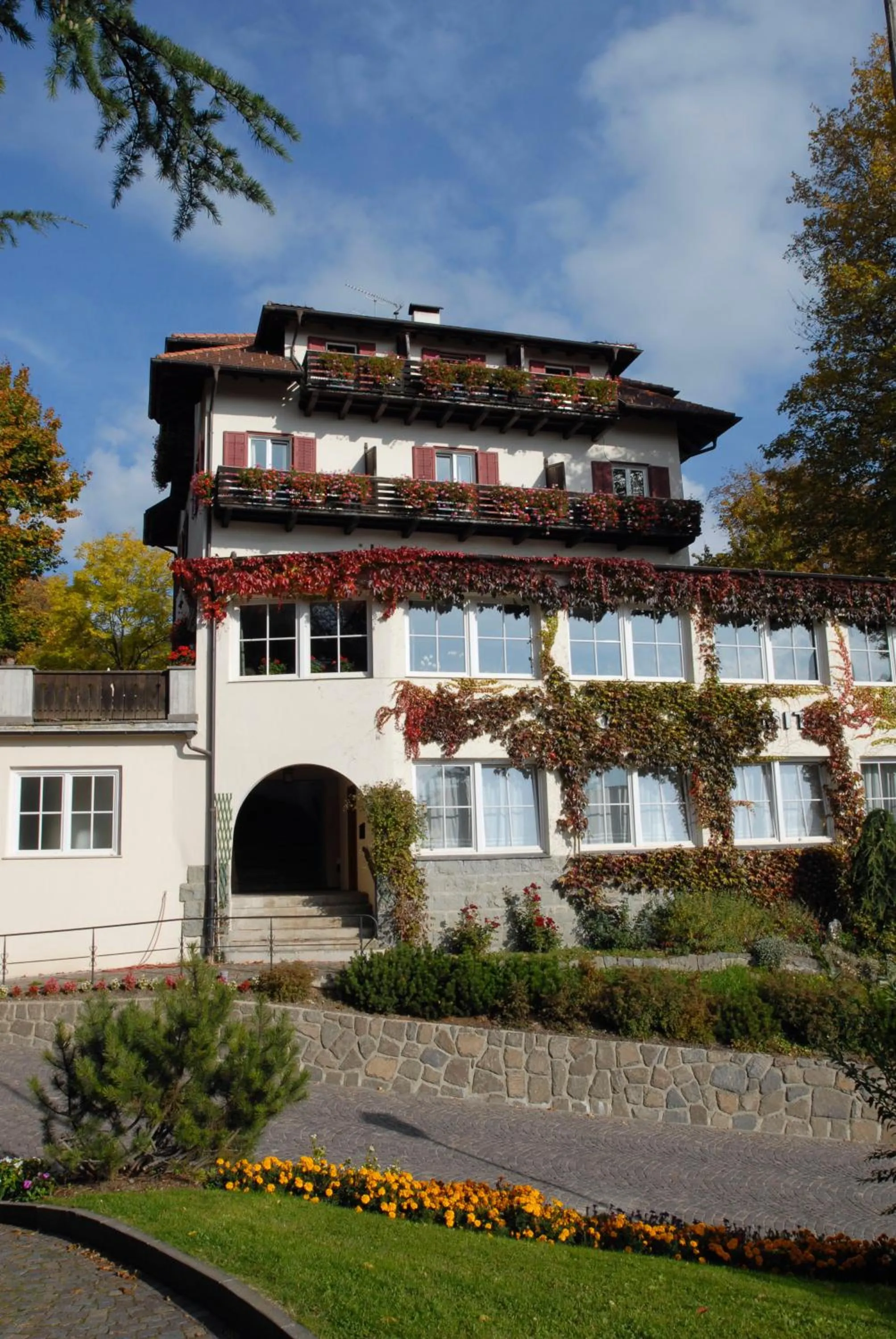 Facade/entrance in Hotel Dolomiten