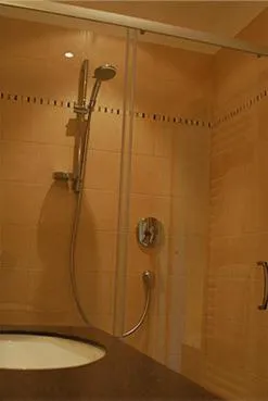 Bathroom in Hotel Dolomiten