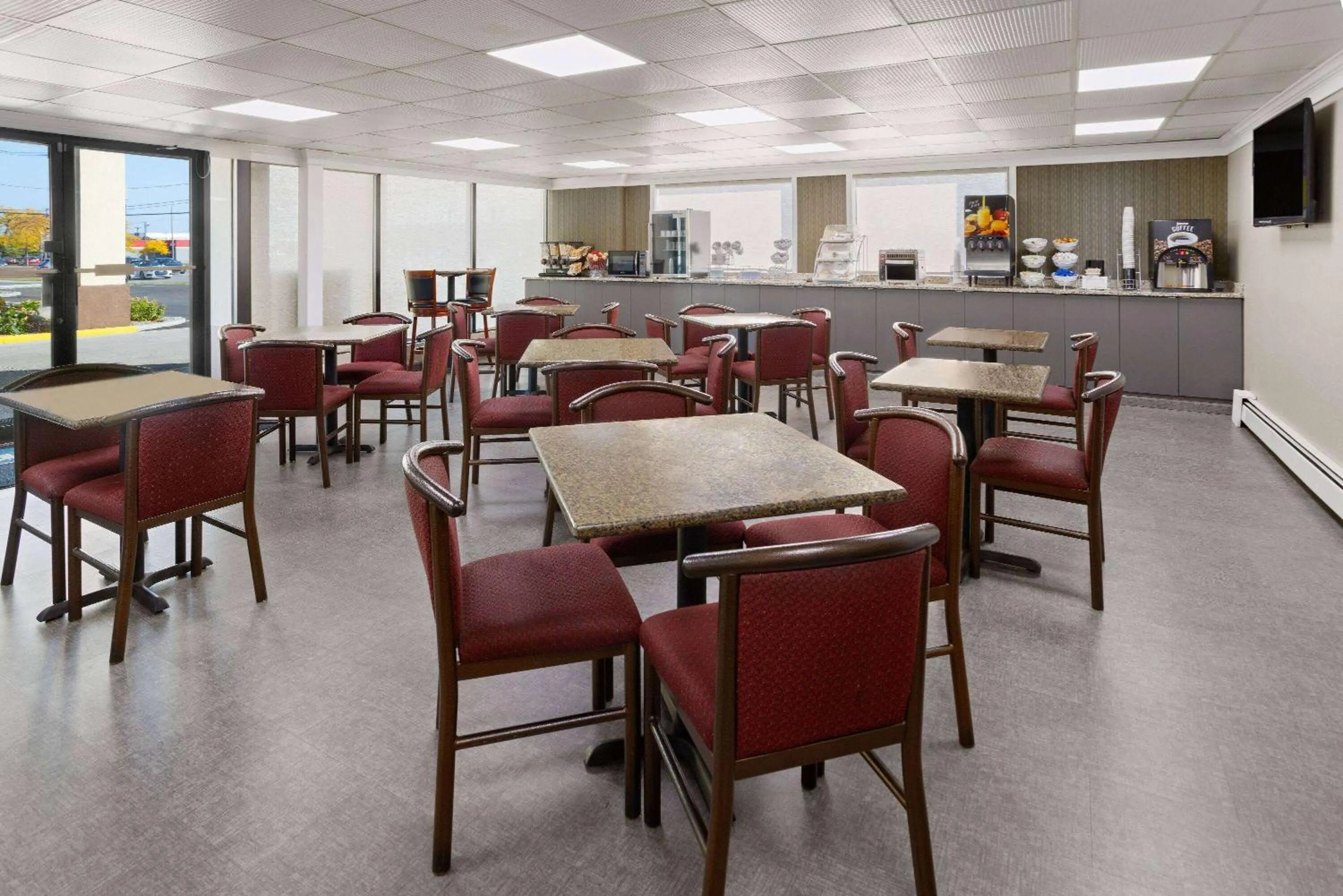 Restaurant/places to eat in Days Inn by Wyndham Tonawanda/Buffalo