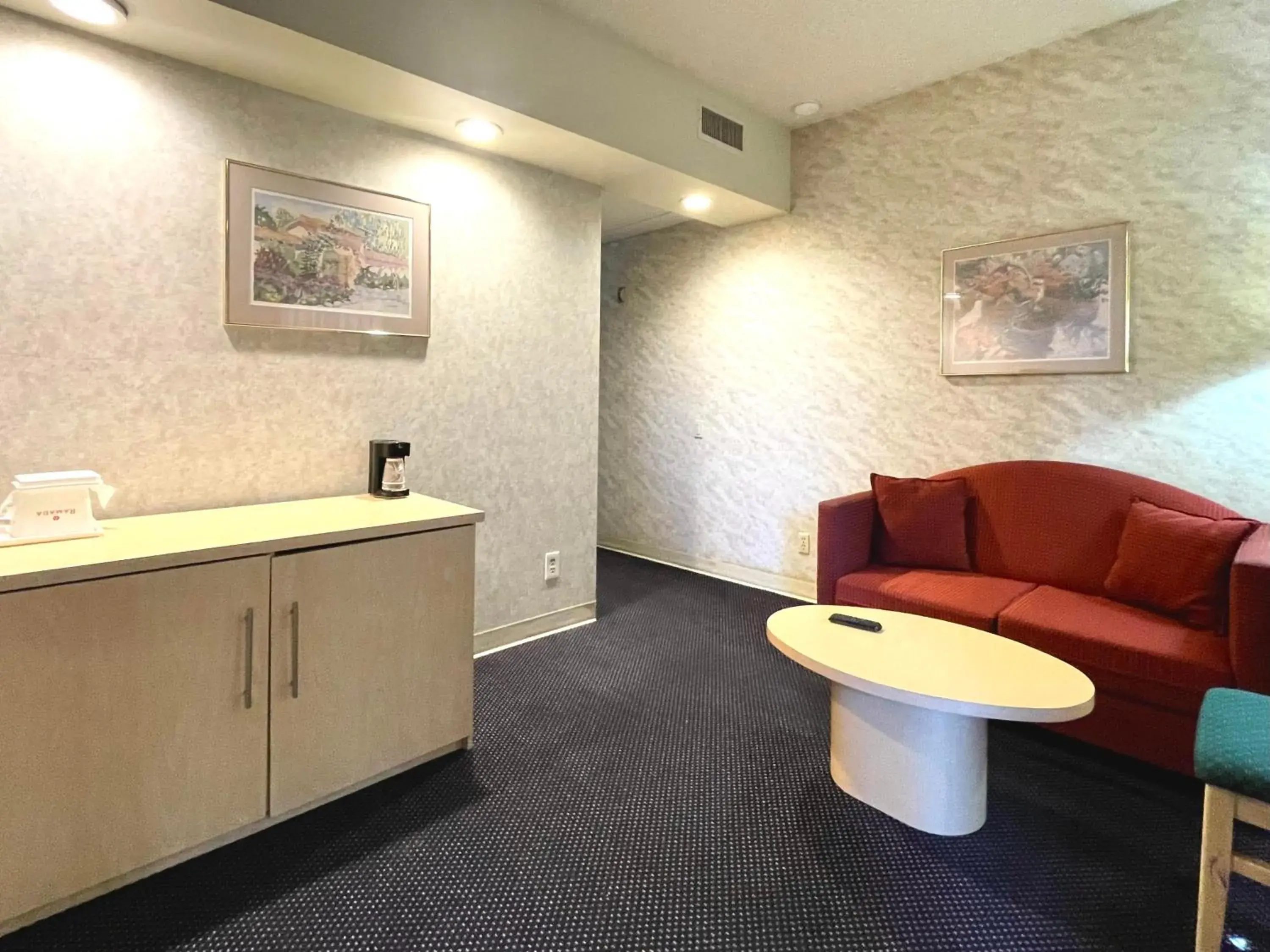 Living room in Ramada by Wyndham South El Monte Living room in Ramada by Wyndham South El Monte