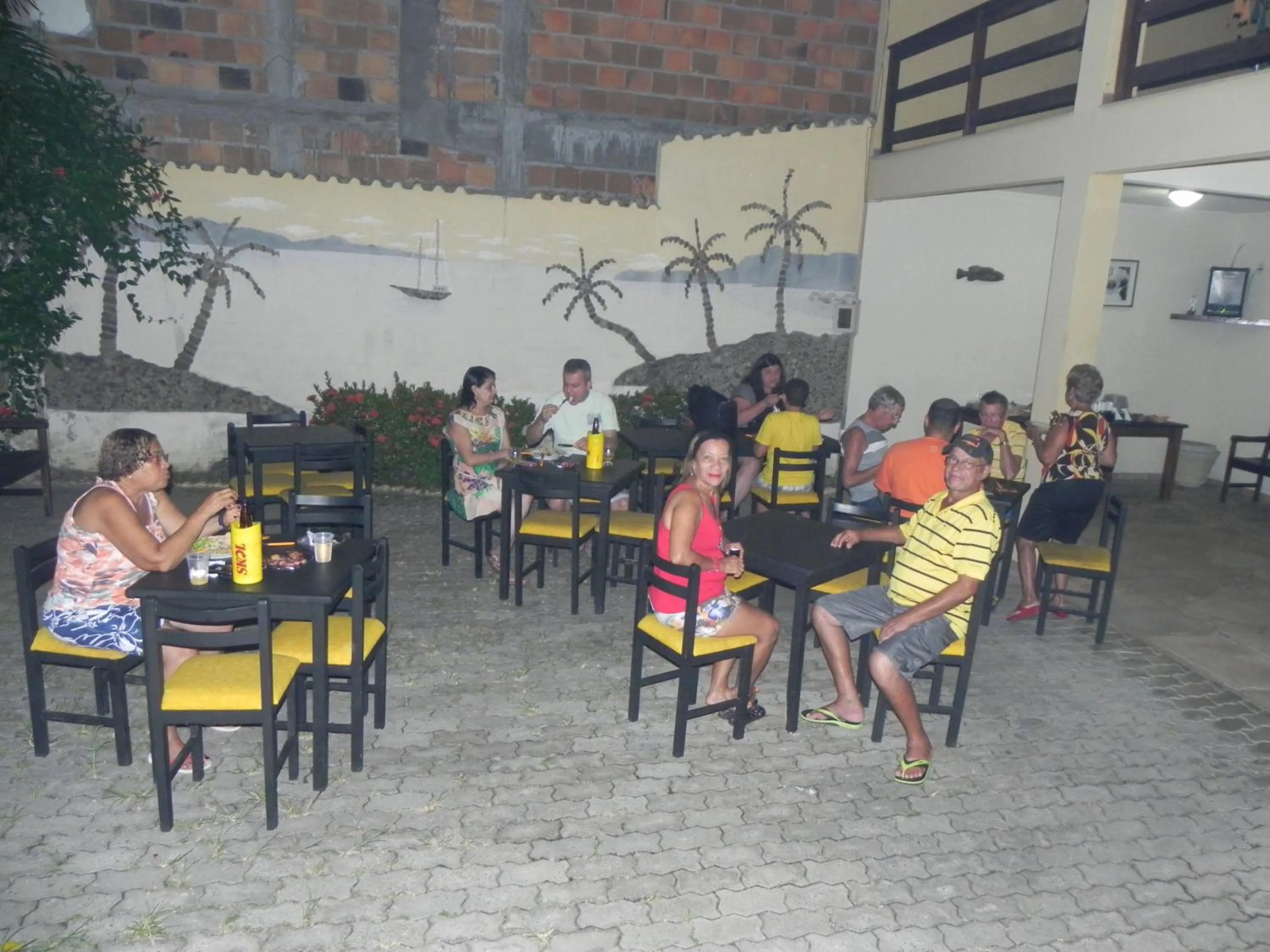 Restaurant/places to eat in Pousada Tropicalia