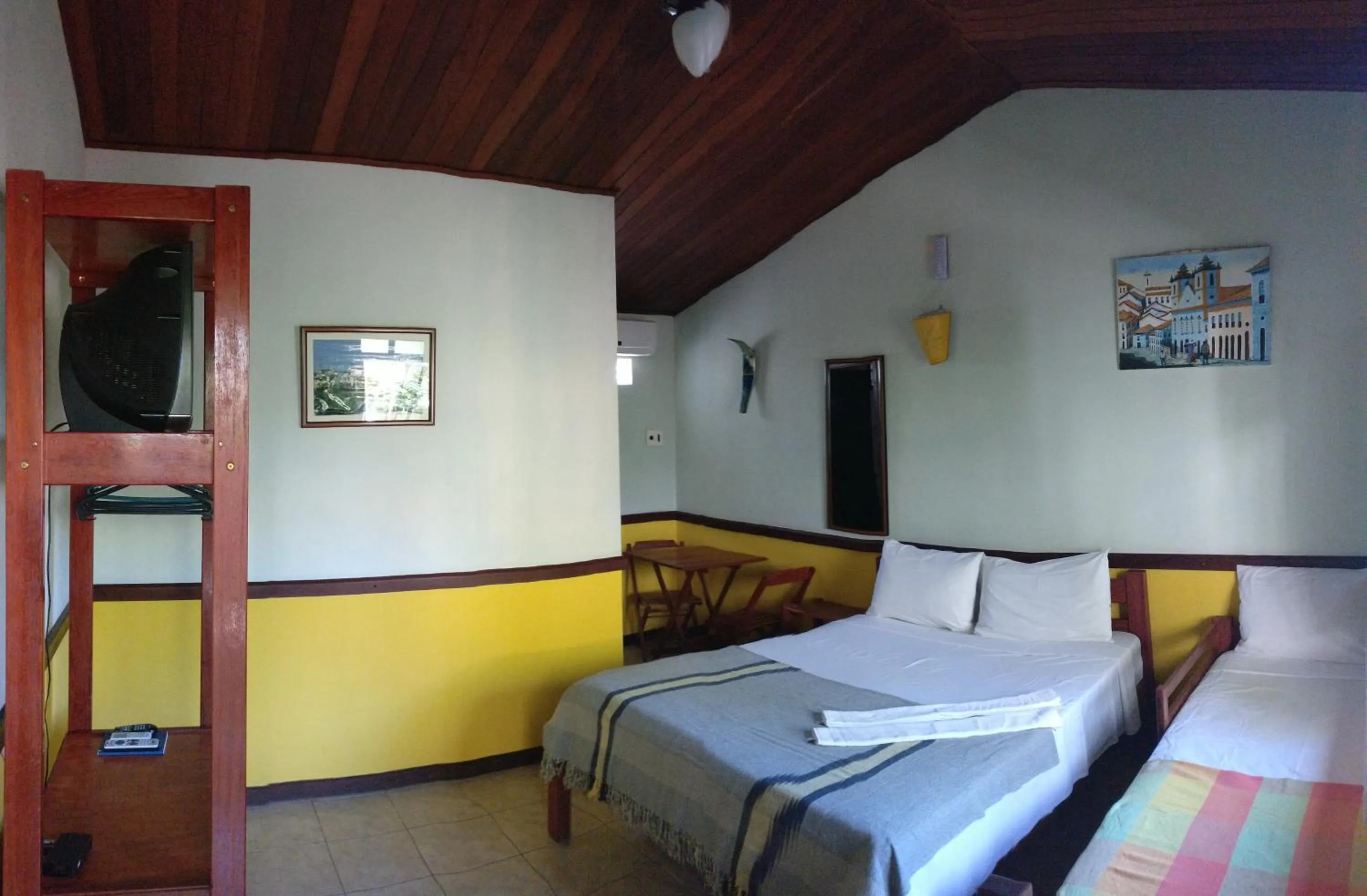 Photo of the whole room, Bed in Pousada Tropicalia