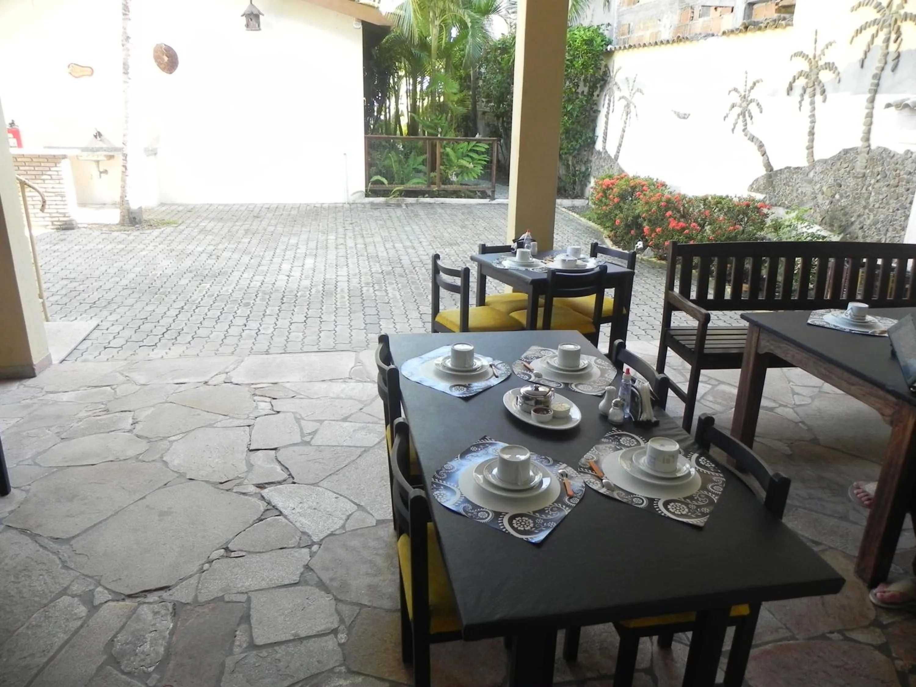 Restaurant/places to eat in Pousada Tropicalia