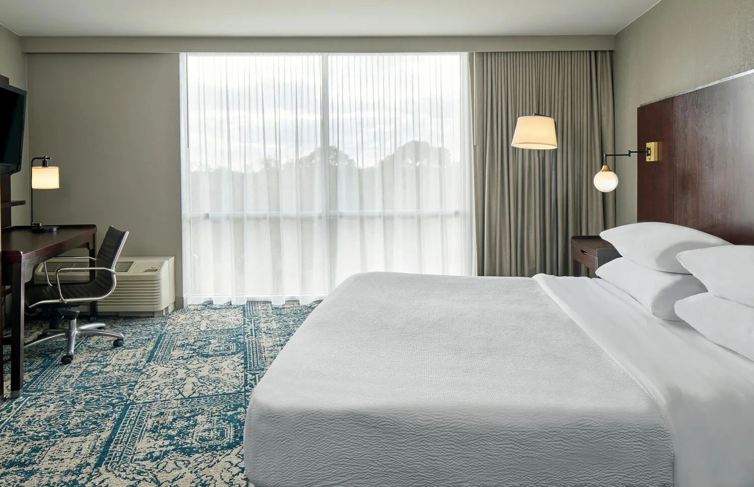 Bedroom, Bed in Four Points by Sheraton Tallahassee Downtown