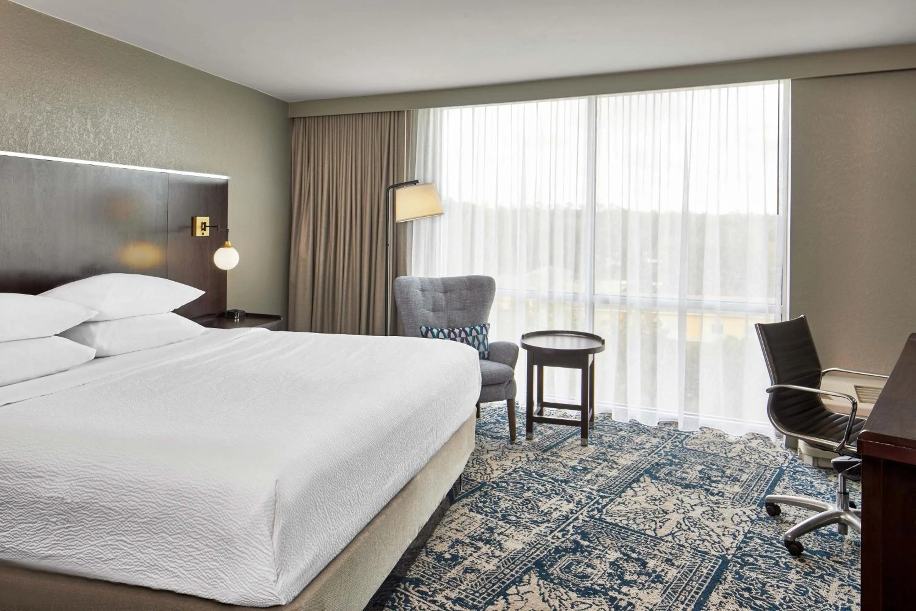 Bedroom, Bed in Four Points by Sheraton Tallahassee Downtown