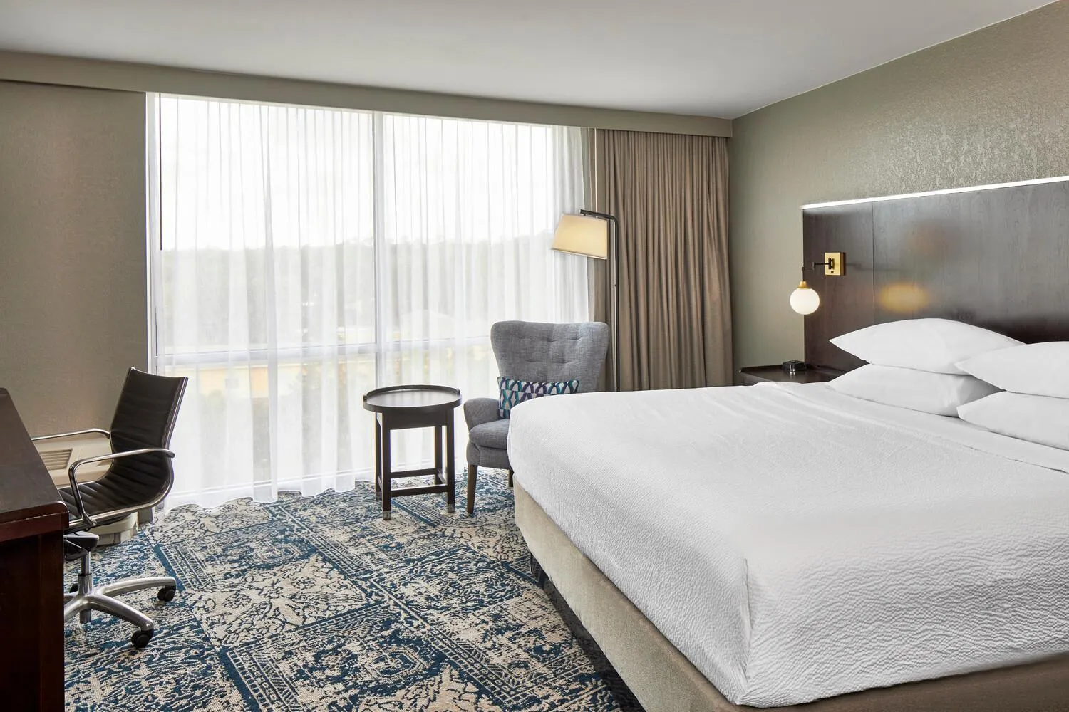 Bed in Four Points by Sheraton Tallahassee Downtown