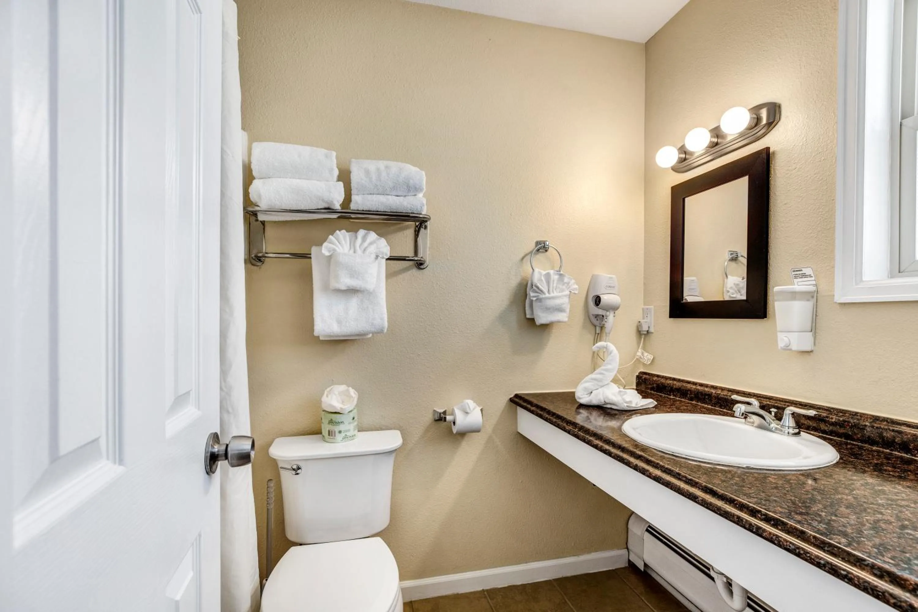 Bathroom in Murphy's River Lodge