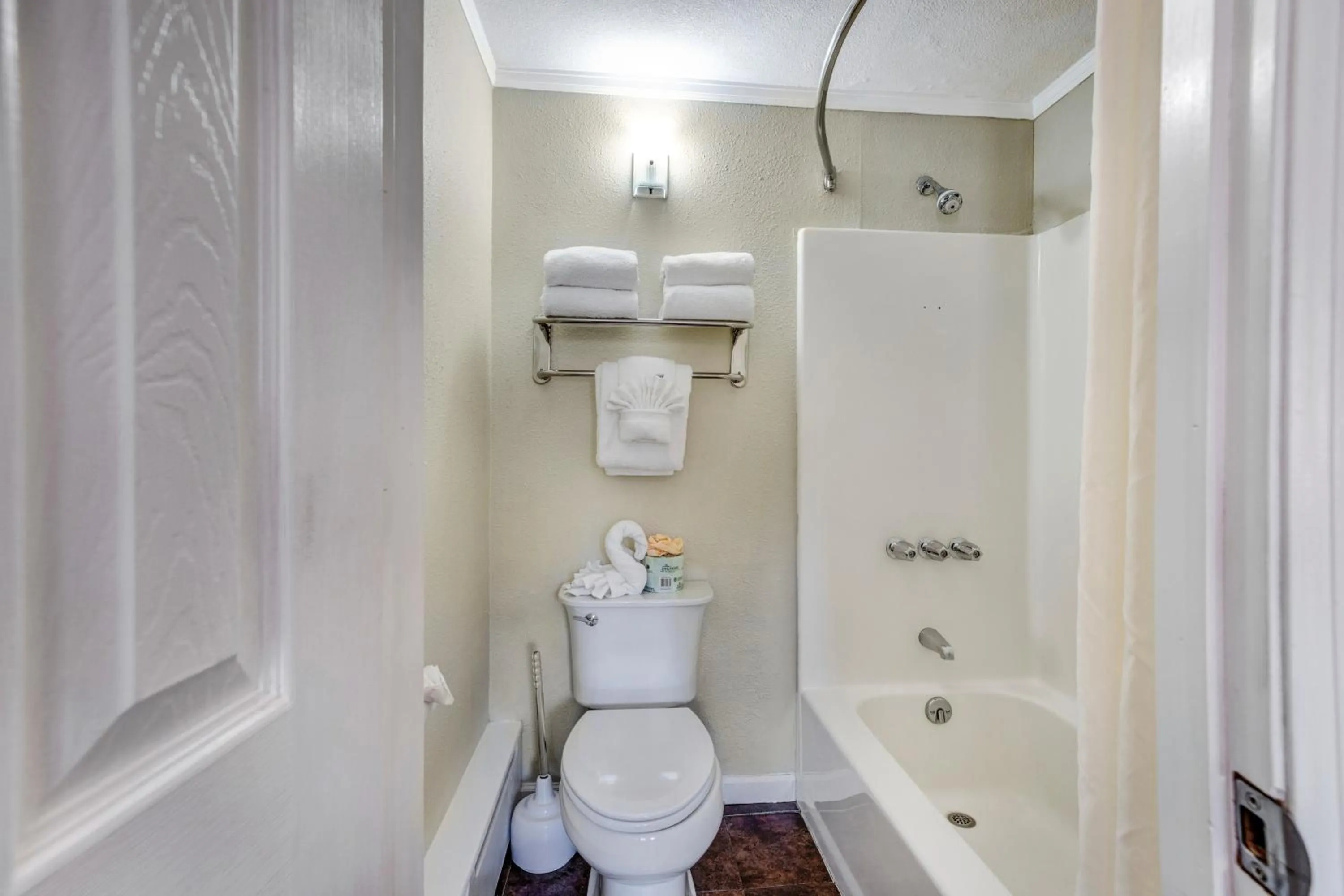 Bathroom in Murphy's River Lodge