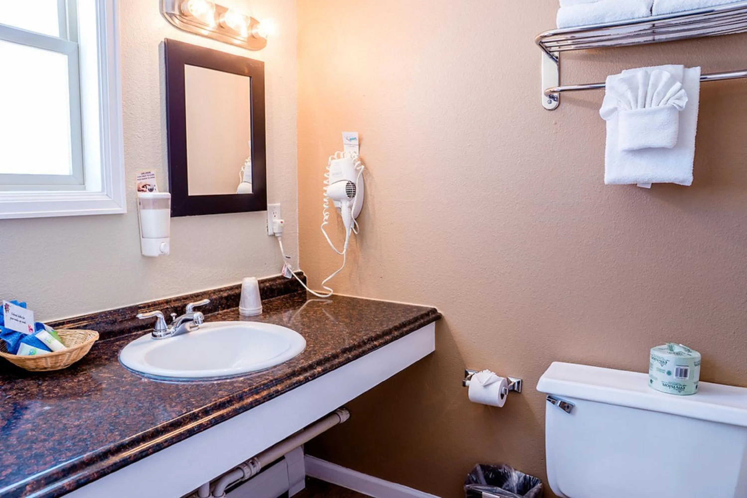 Bathroom in Murphy's River Lodge