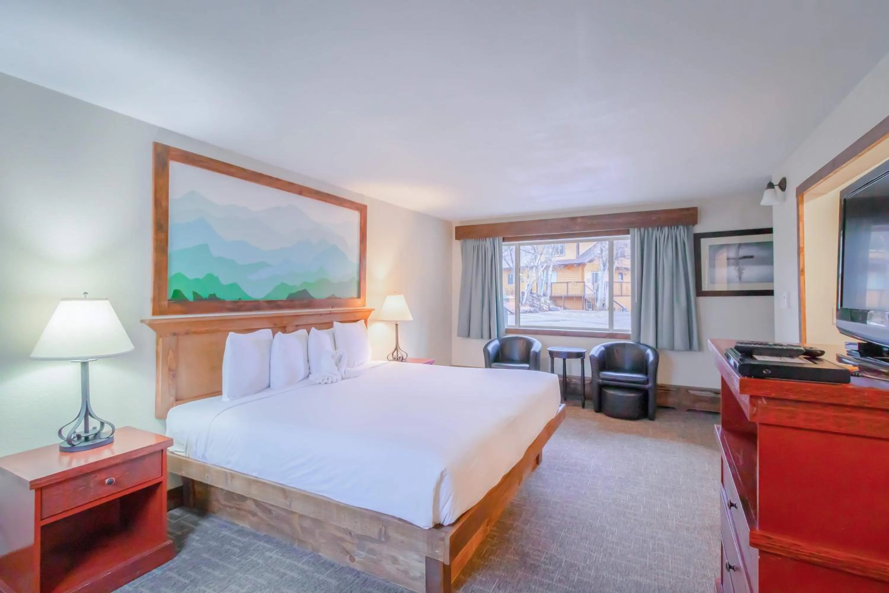 Photo of the whole room, Bed in Murphy's River Lodge