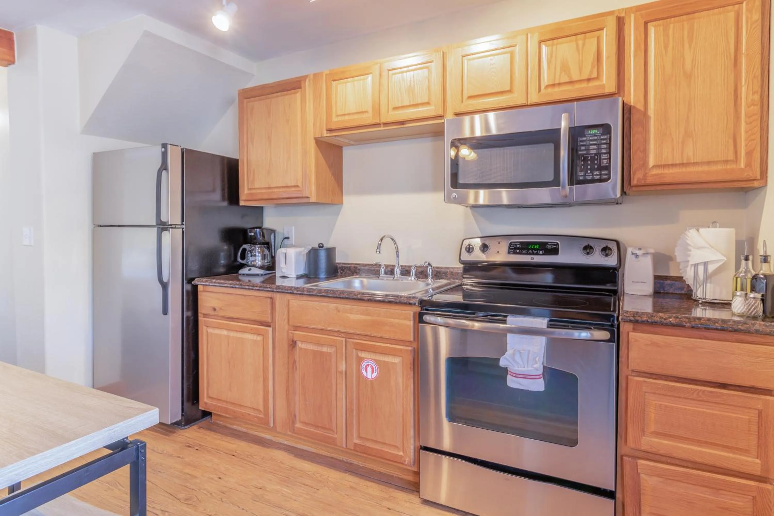 Kitchen or kitchenette in Murphy's River Lodge