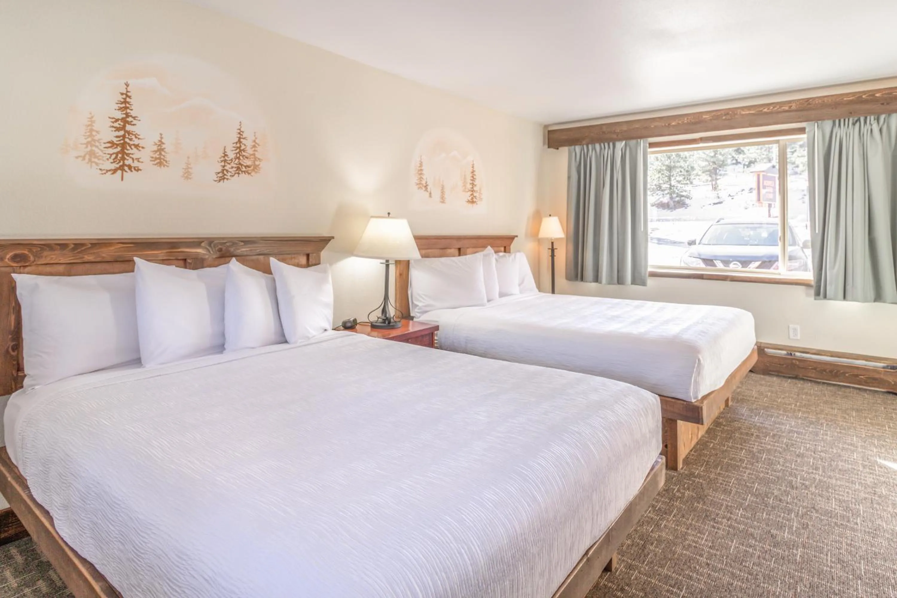 Bed in Murphy's River Lodge