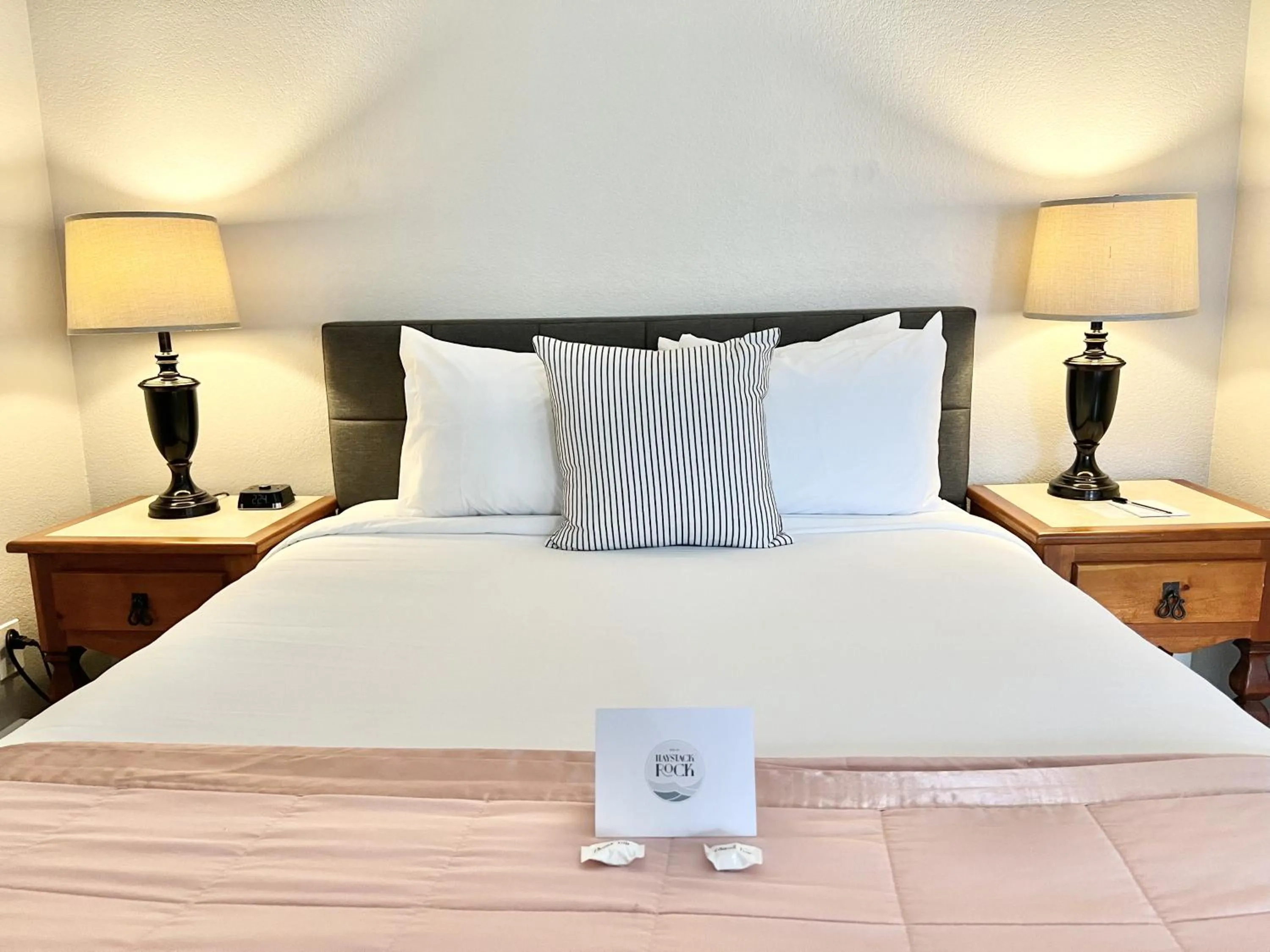 Bed in Inn at Haystack Rock