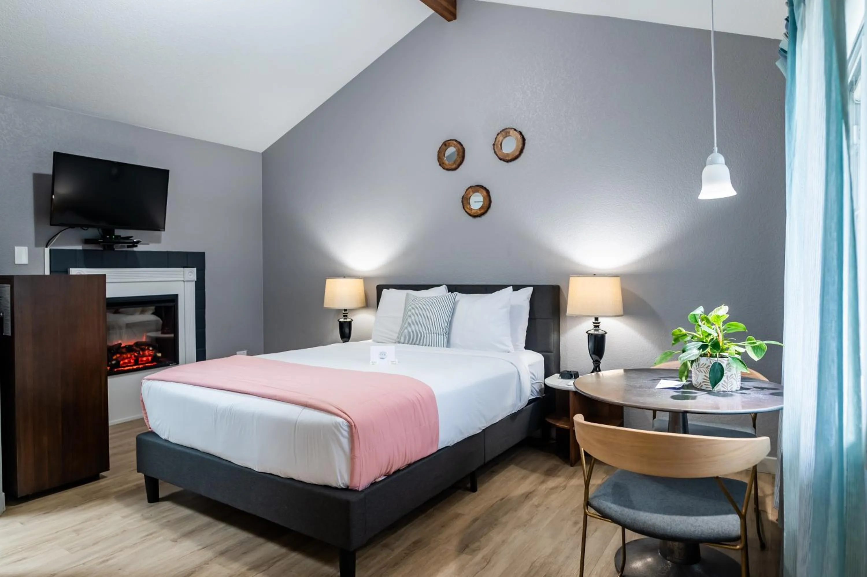 Bed in Inn at Haystack Rock