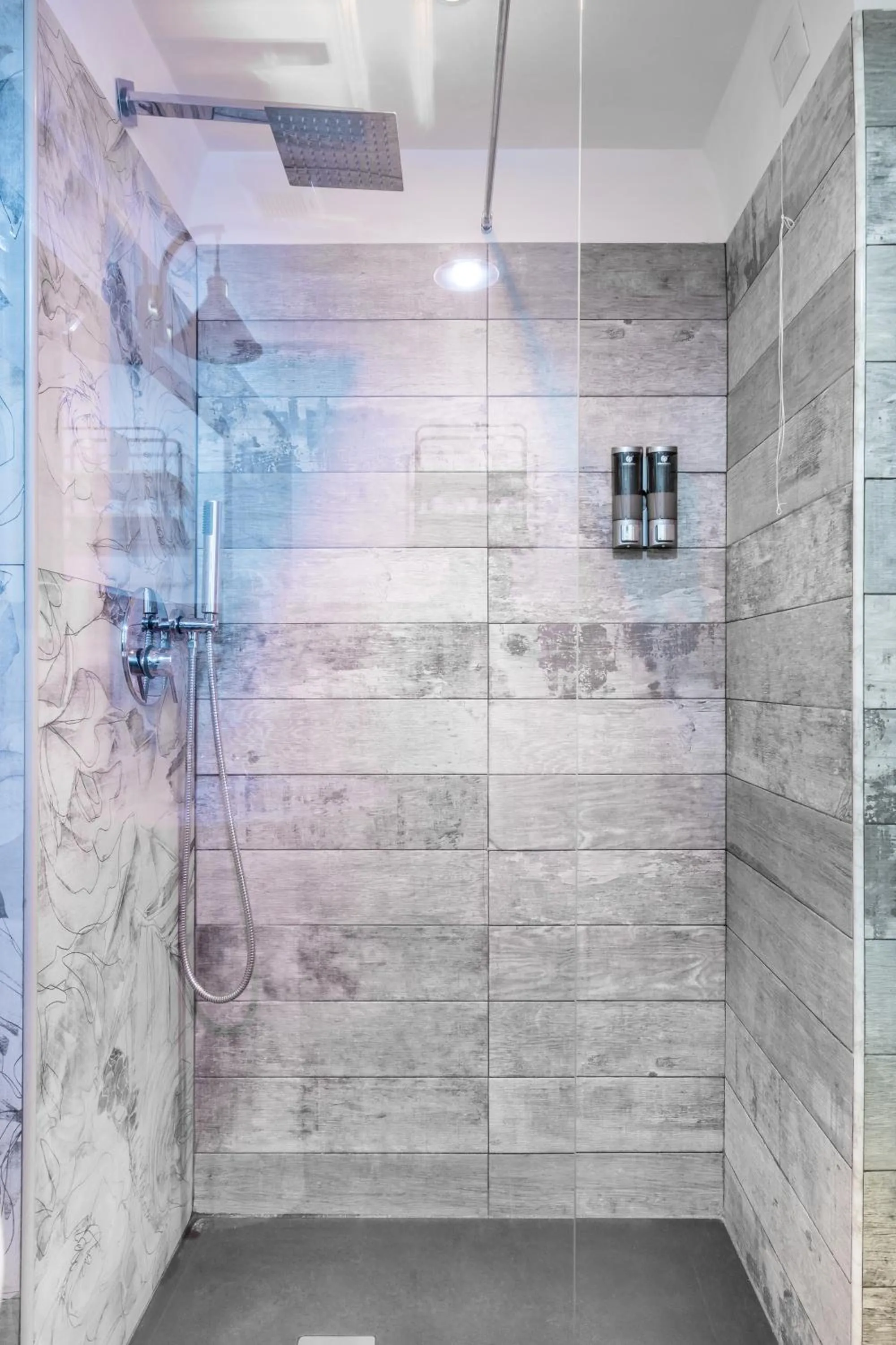 Shower in Vatican36 Guest House