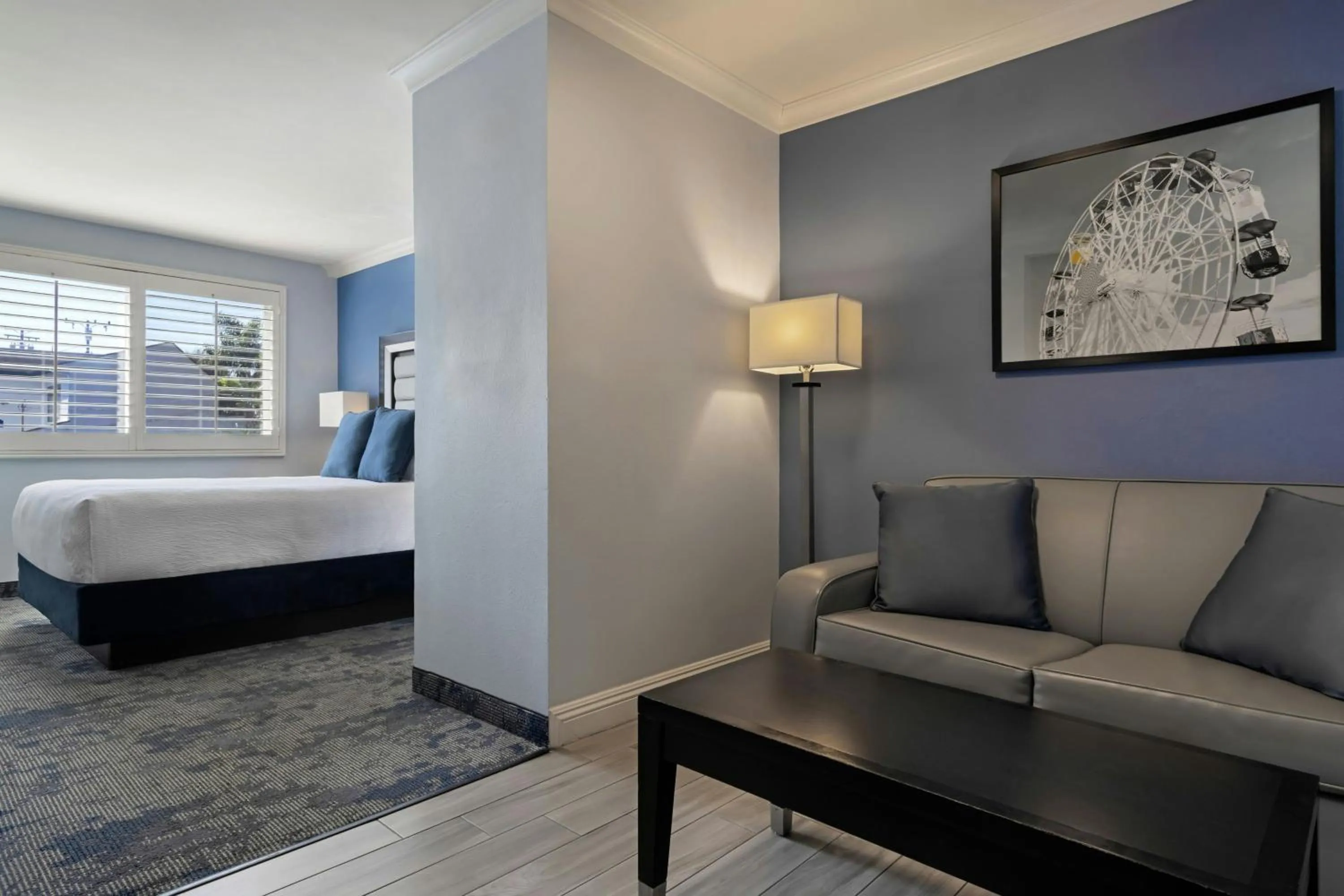 Photo of the whole room, Bed in City Express by Marriott Manhattan Beach