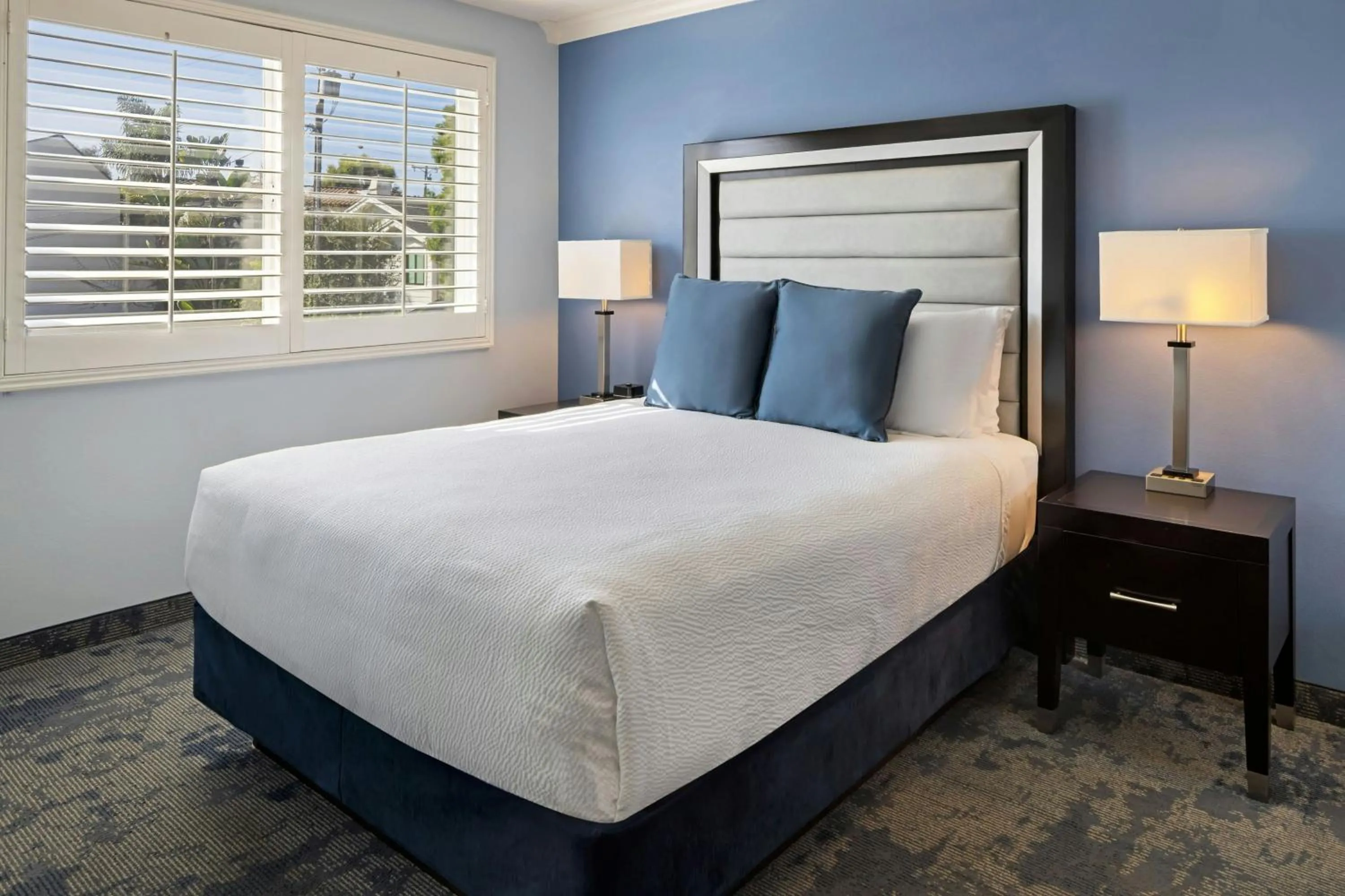 Photo of the whole room, Bed in City Express by Marriott Manhattan Beach