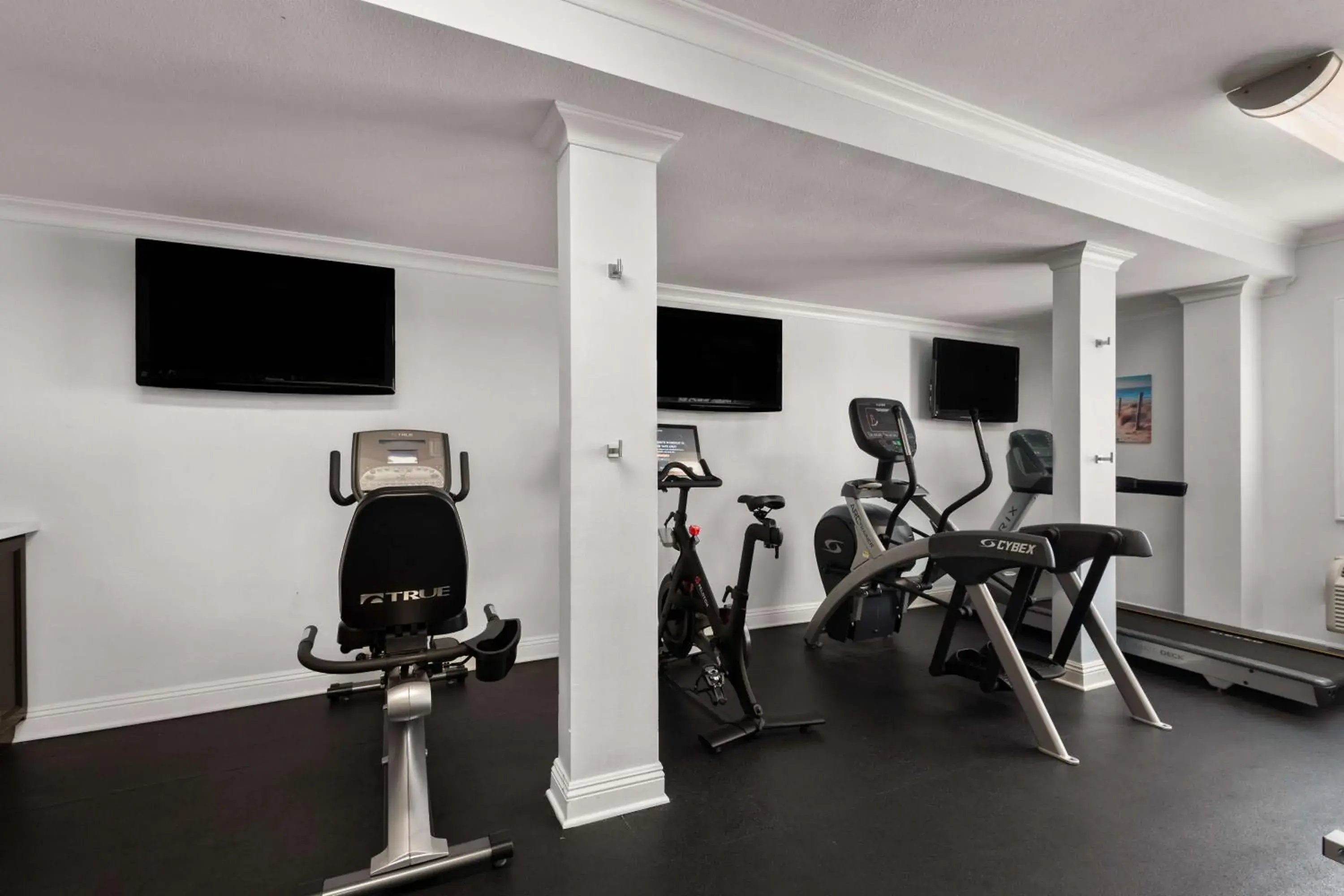 Fitness centre/facilities in Best Western Plus Manhattan Beach Hotel Fitness centre/facilities in Best Western Plus Manhattan Beach Hotel