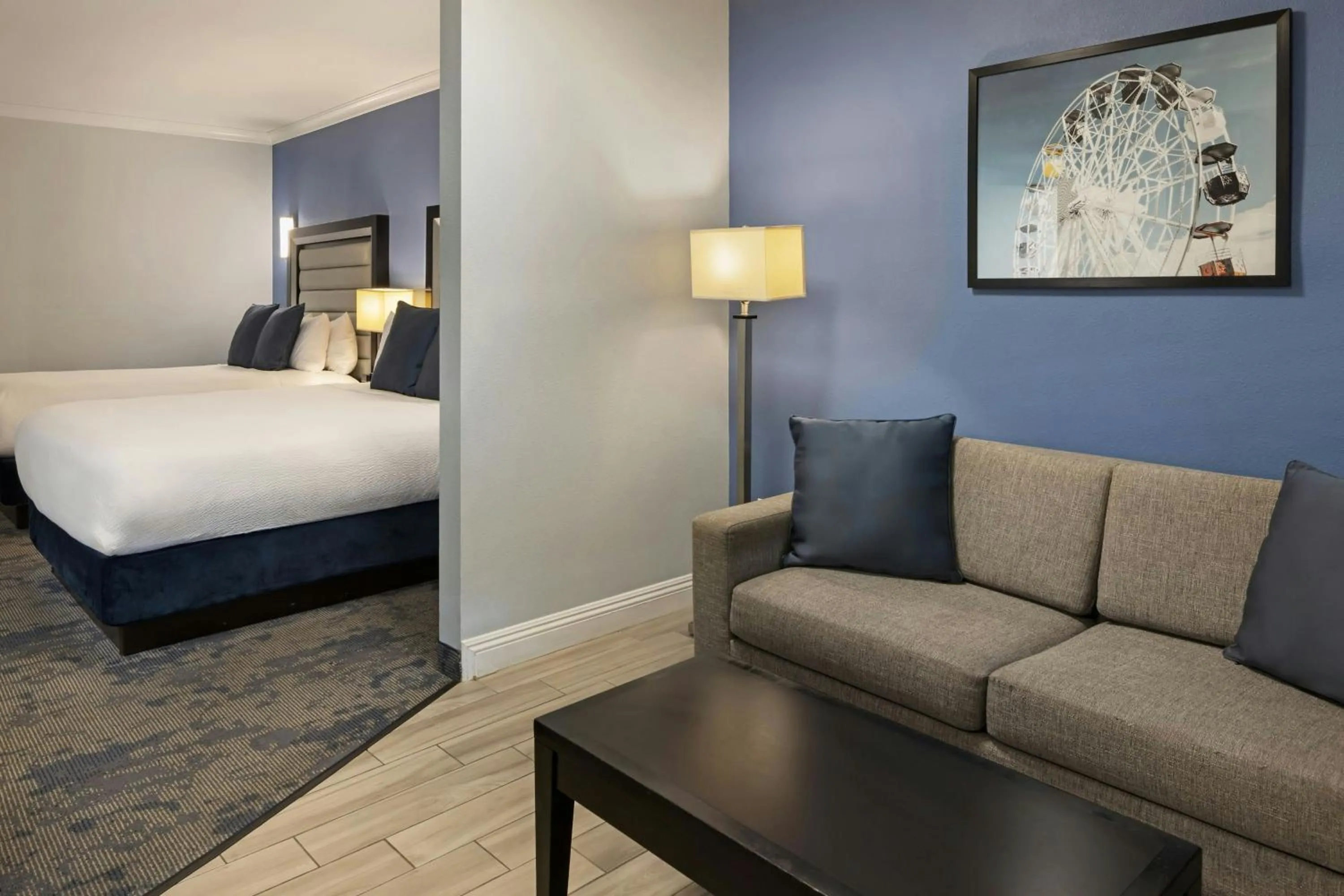 Photo of the whole room, Bed in City Express by Marriott Manhattan Beach