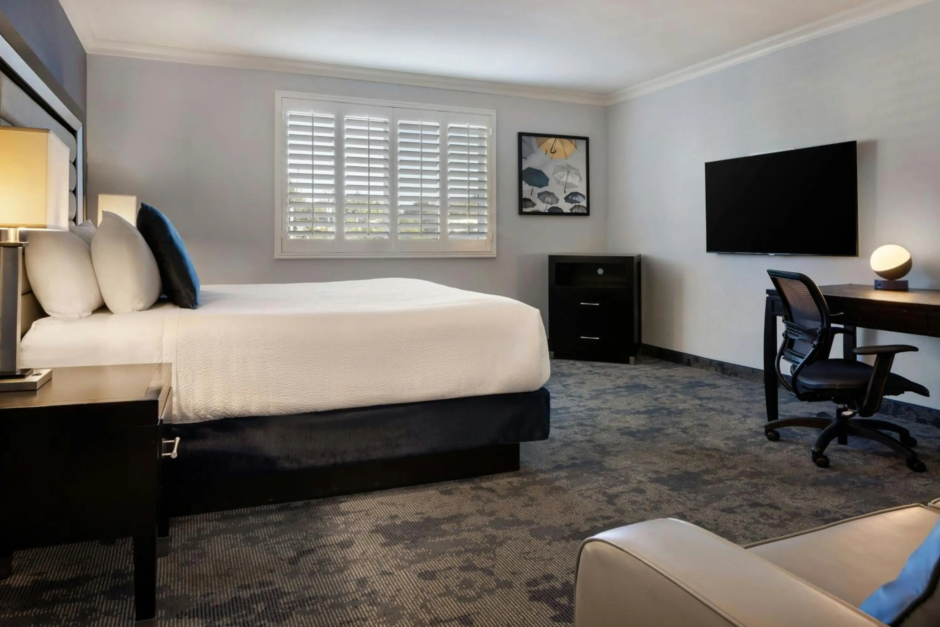 Photo of the whole room, Bed in City Express by Marriott Manhattan Beach