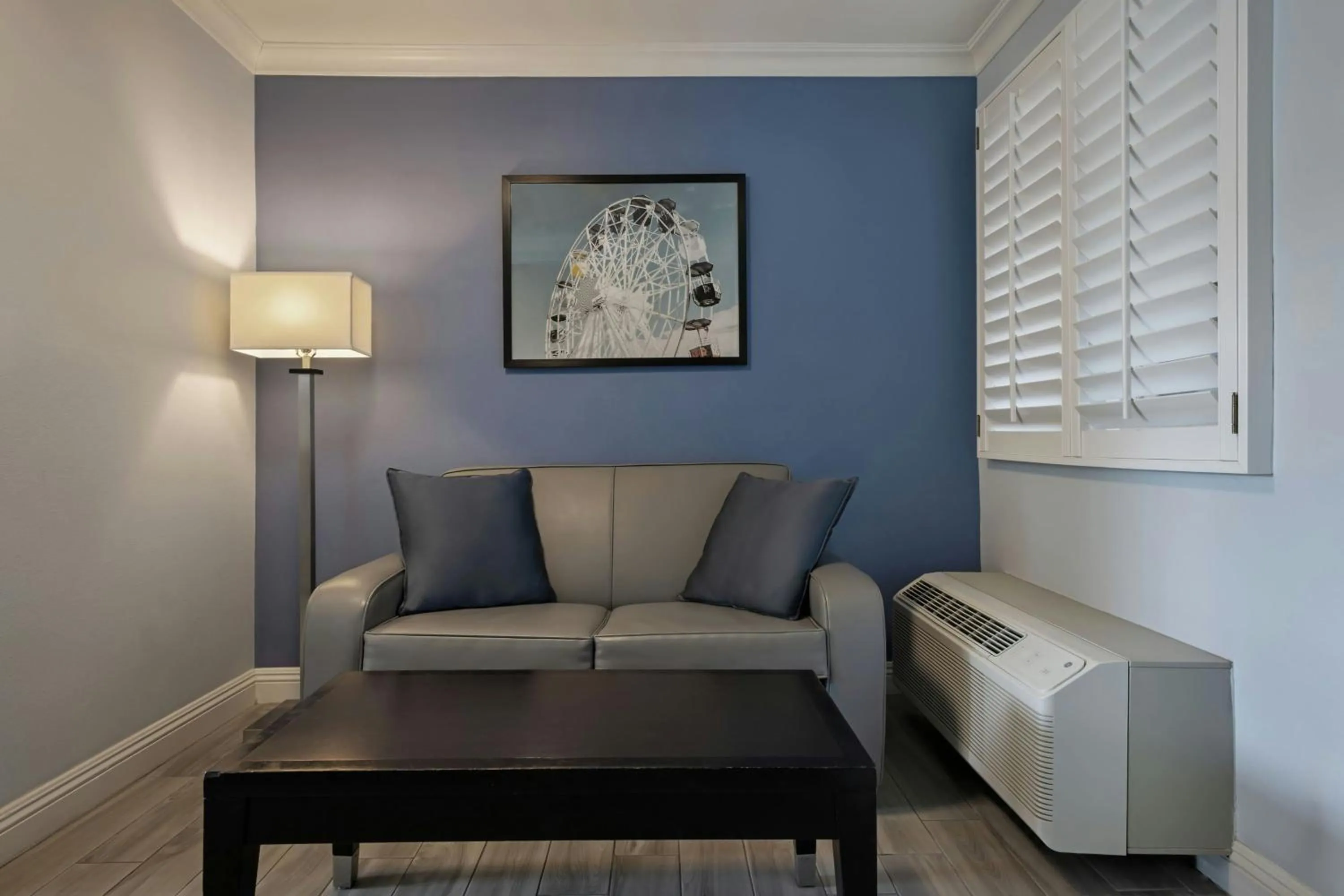 Photo of the whole room in City Express by Marriott Manhattan Beach