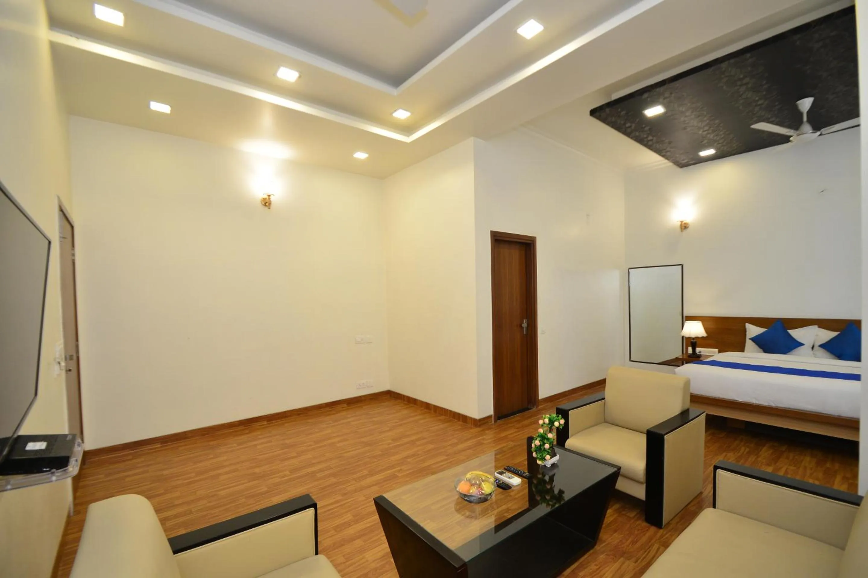 Photo of the whole room in Hotel Sapphire World