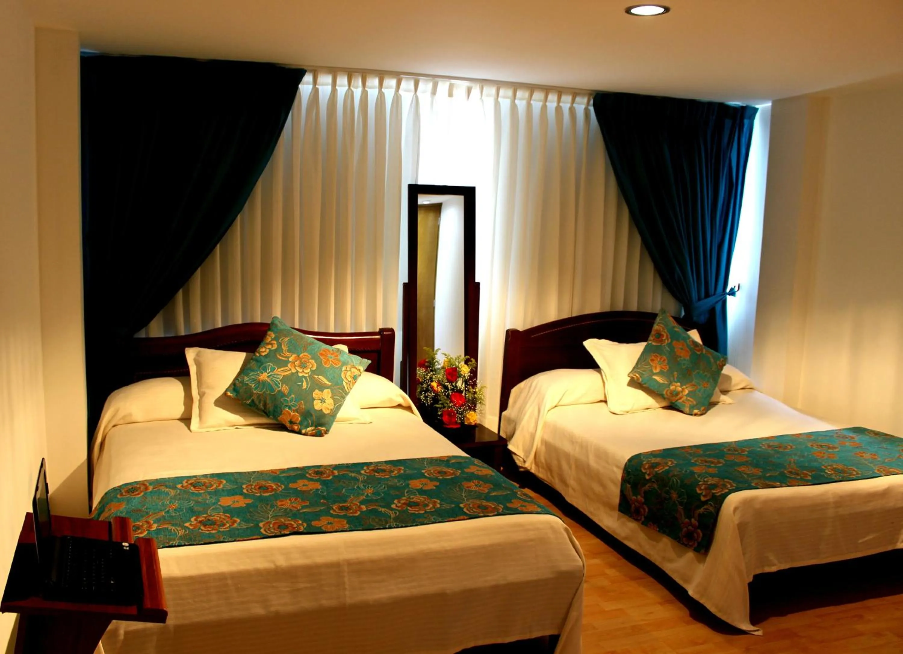 Hotel Casa Lozano - Embajada Americana