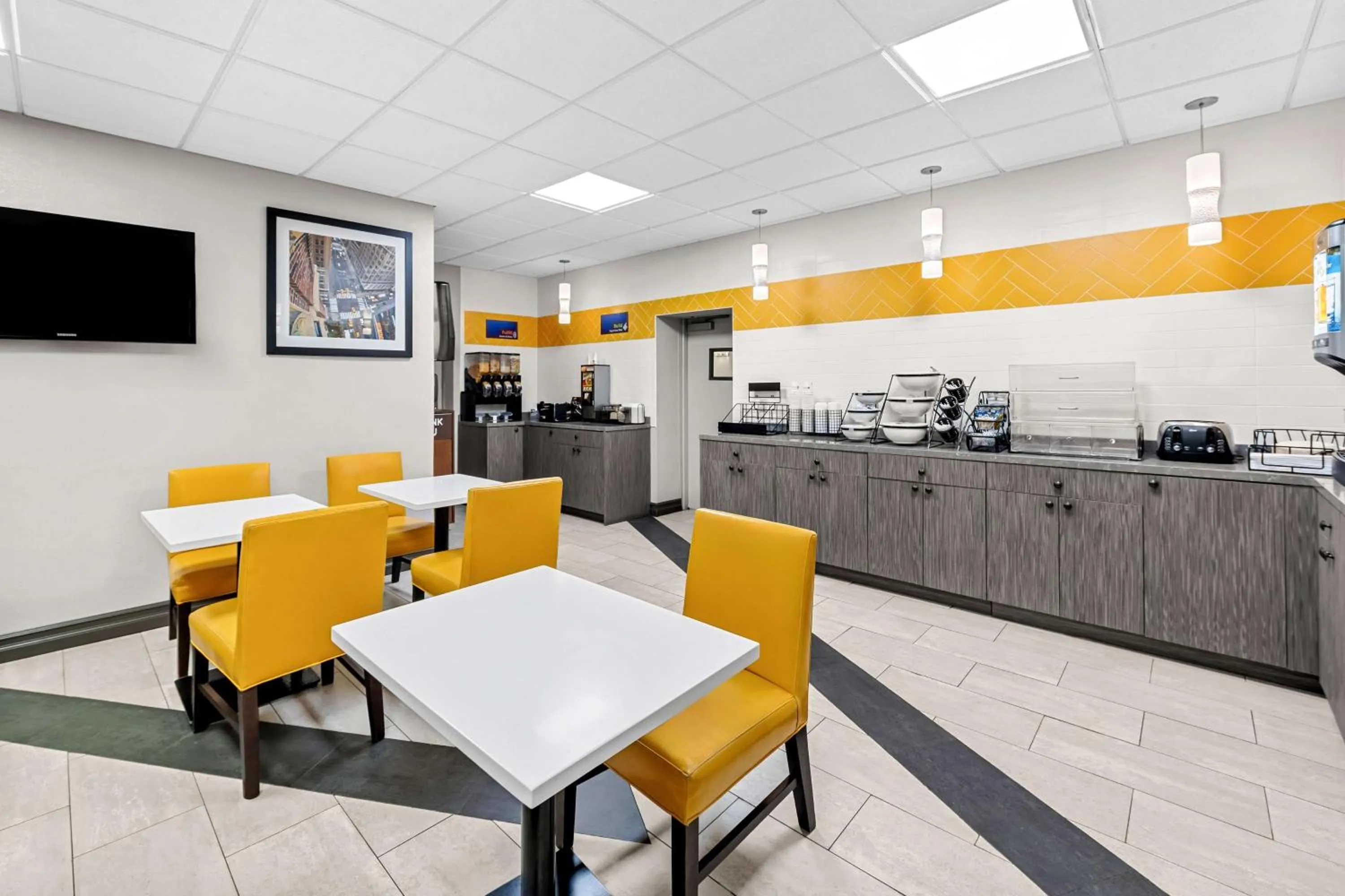 Breakfast in Best Western Inn at Ramsey