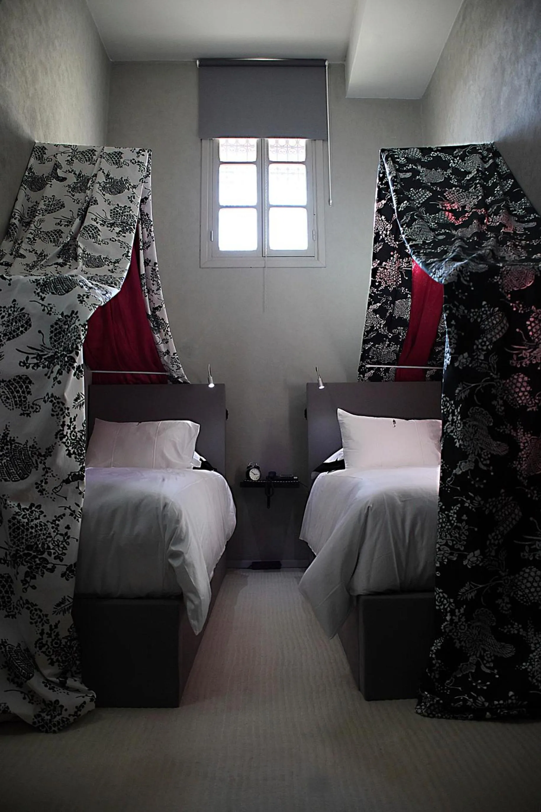 Day, Bed in L'Alcazar