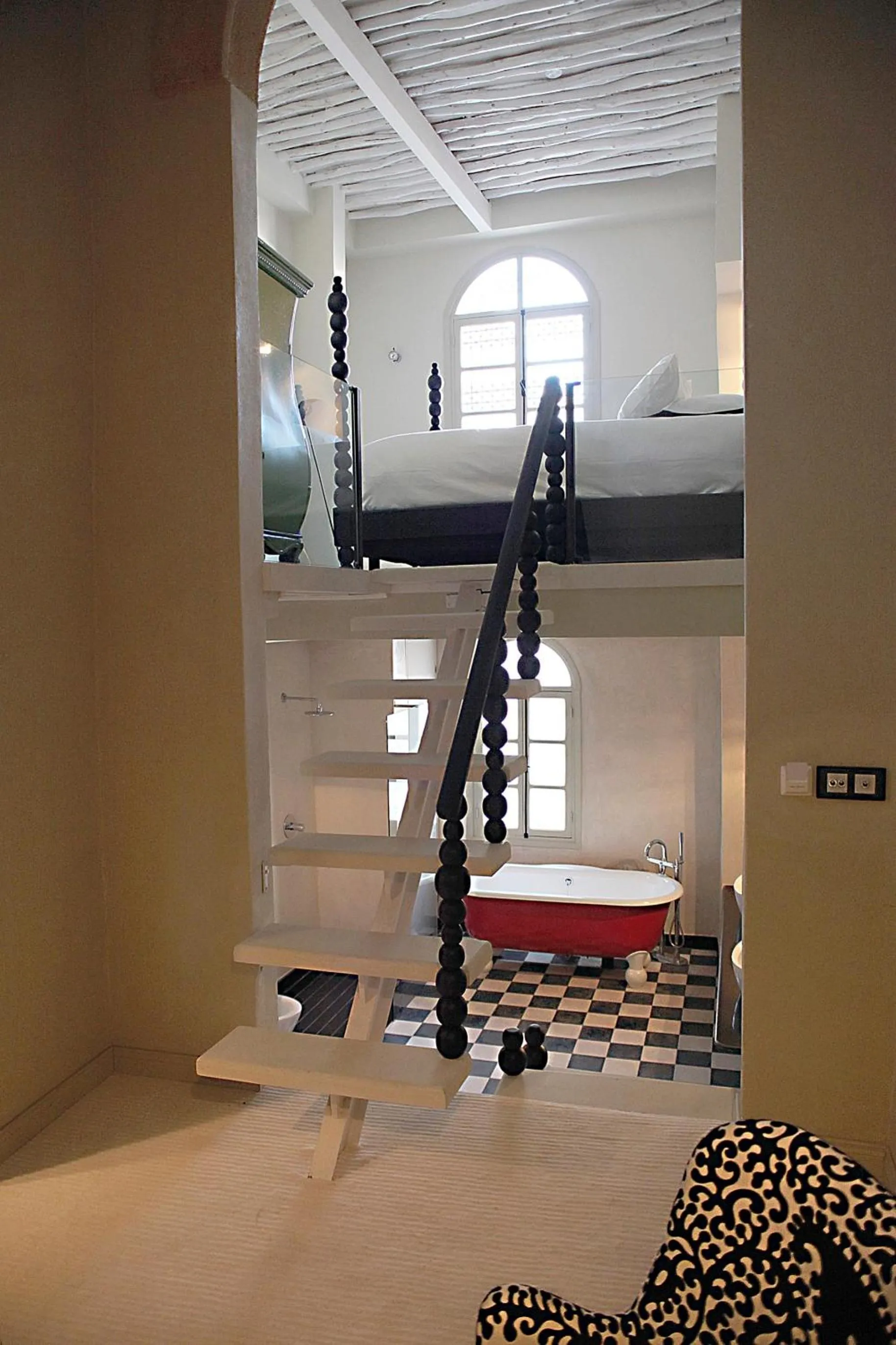 Photo of the whole room, Bed in L'Alcazar