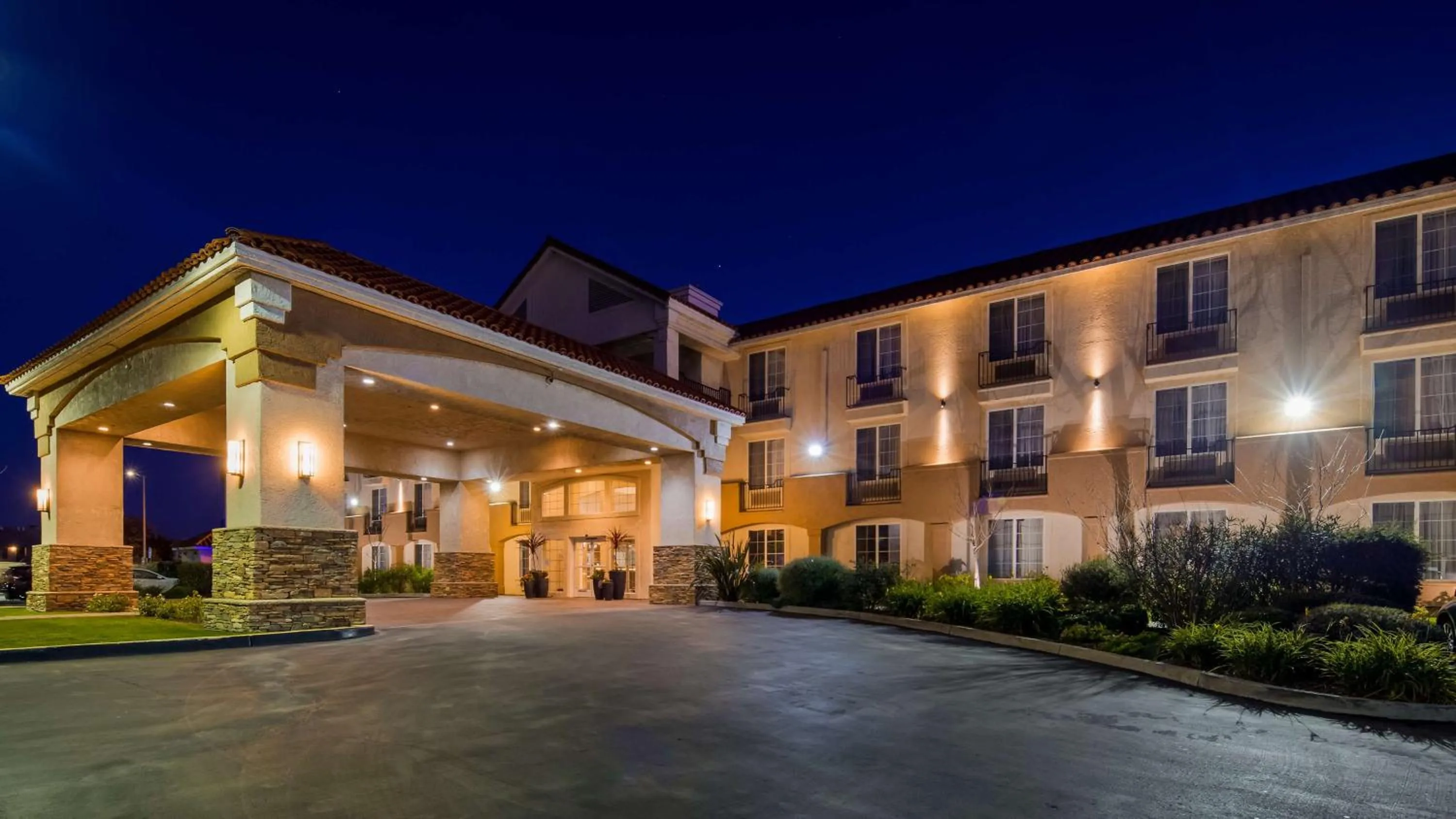 Property building in Best Western Salinas Valley Inn & Suites