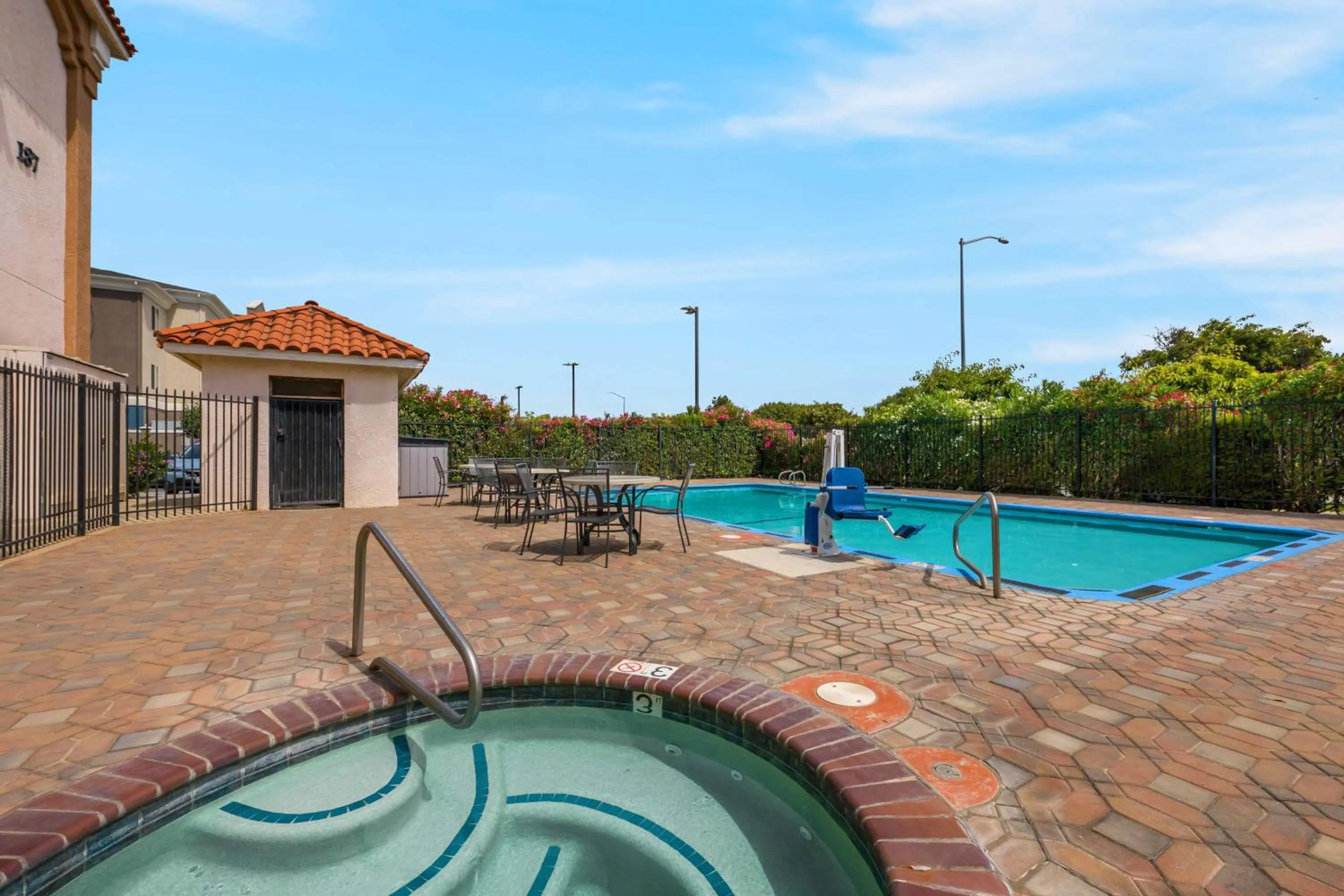 Pool view in Best Western Salinas Valley Inn & Suites