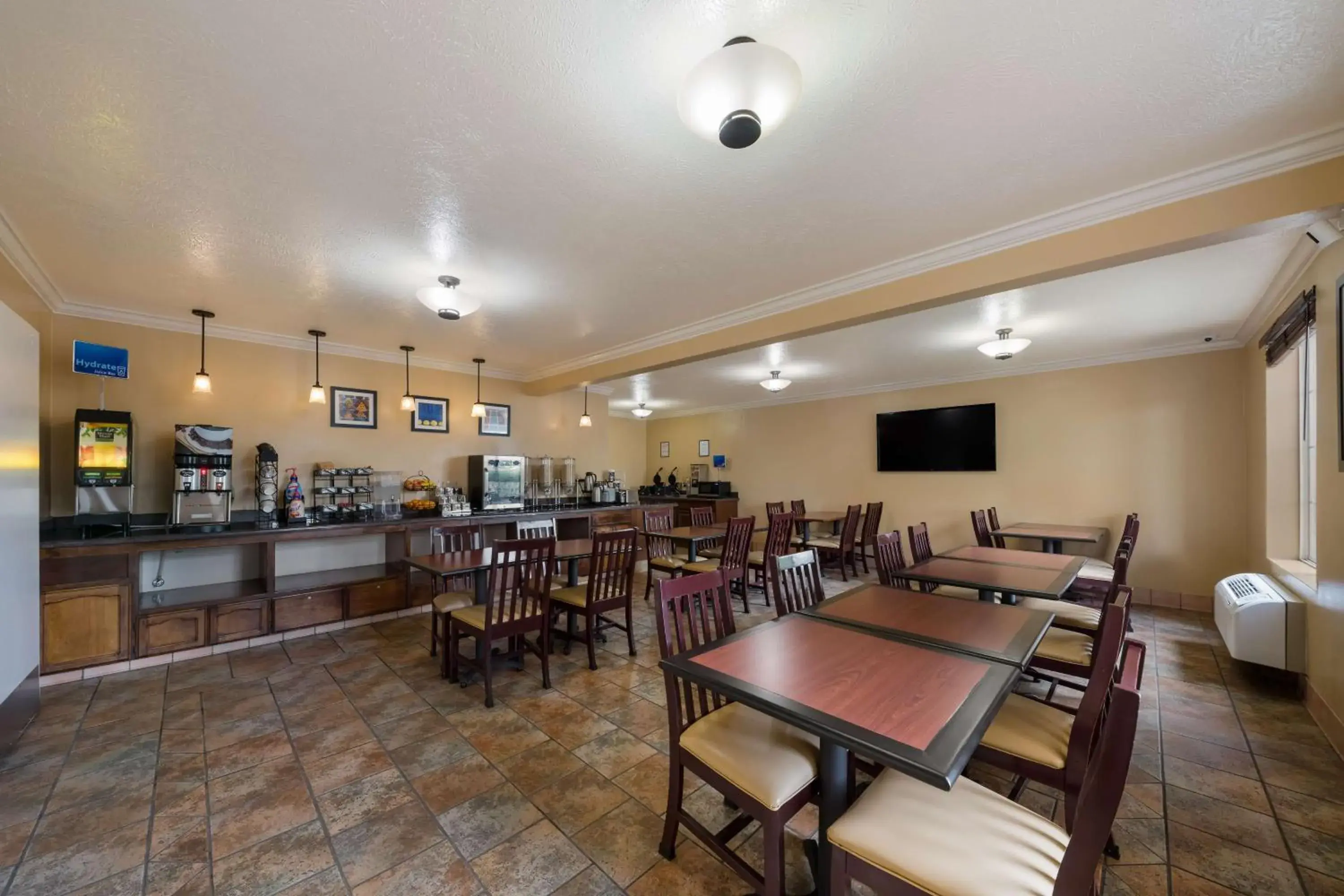 Breakfast in Best Western Salinas Valley Inn & Suites Breakfast in Best Western Salinas Valley Inn & Suites