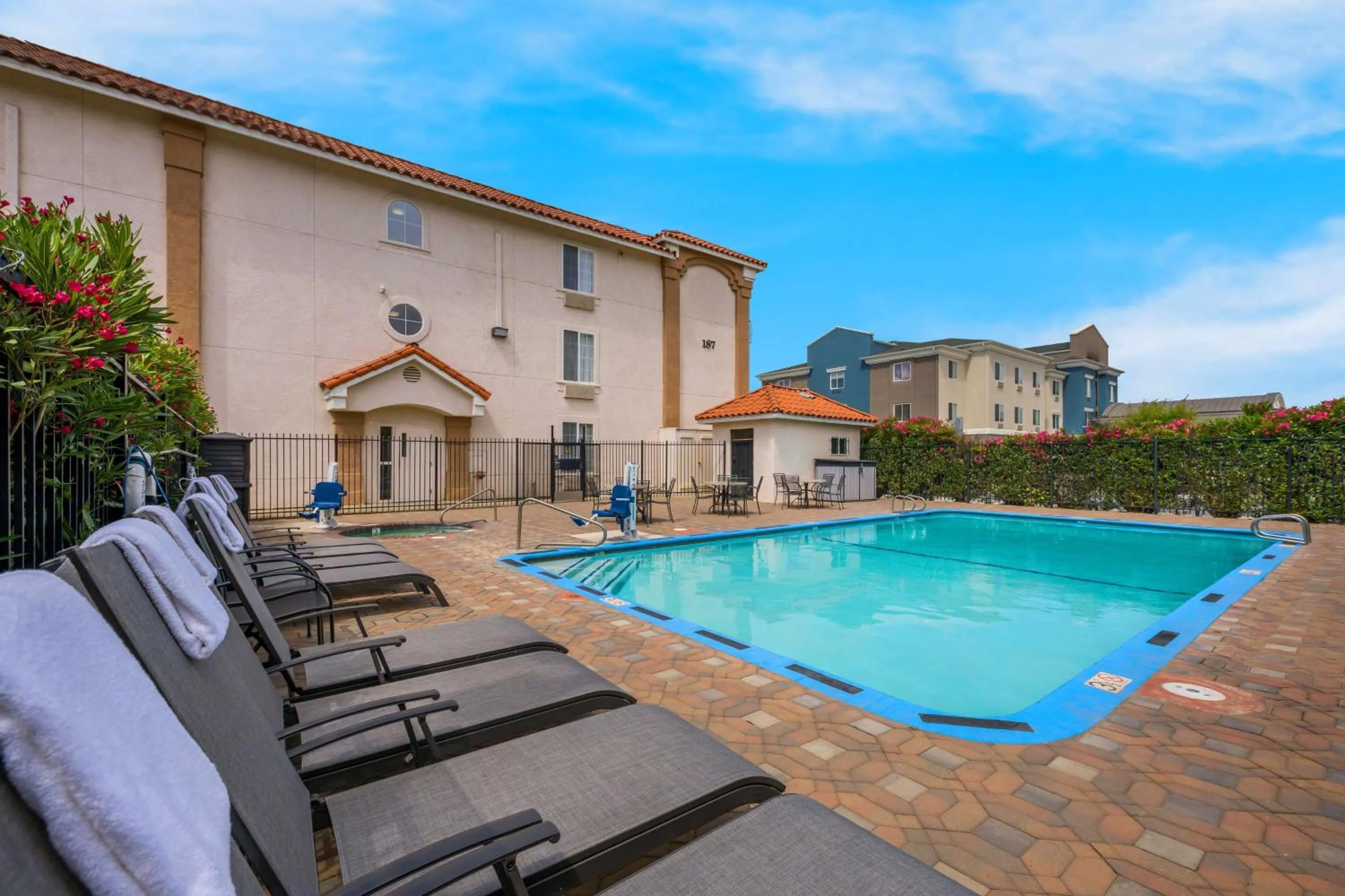 Pool view in Best Western Salinas Valley Inn & Suites