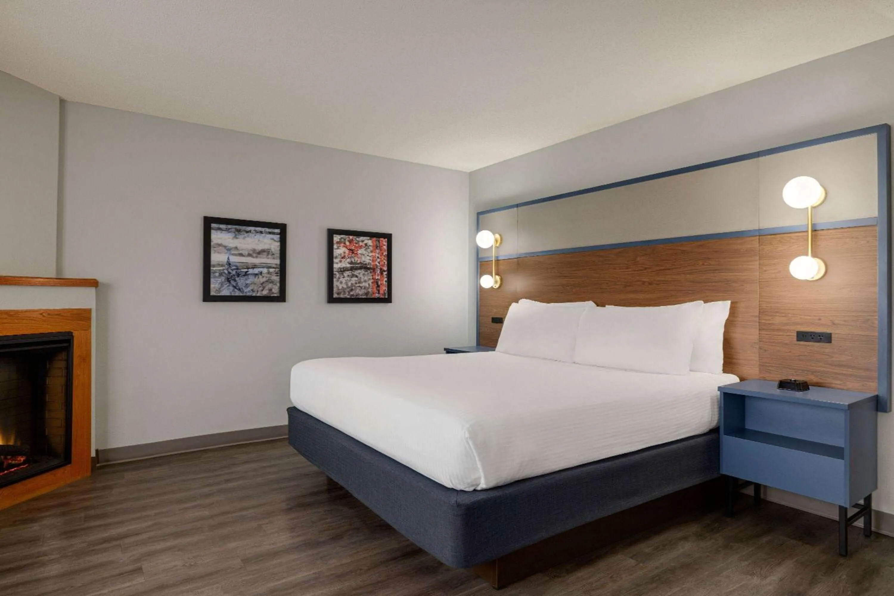 Photo of the whole room, Bed in AmericInn by Wyndham Lincoln South