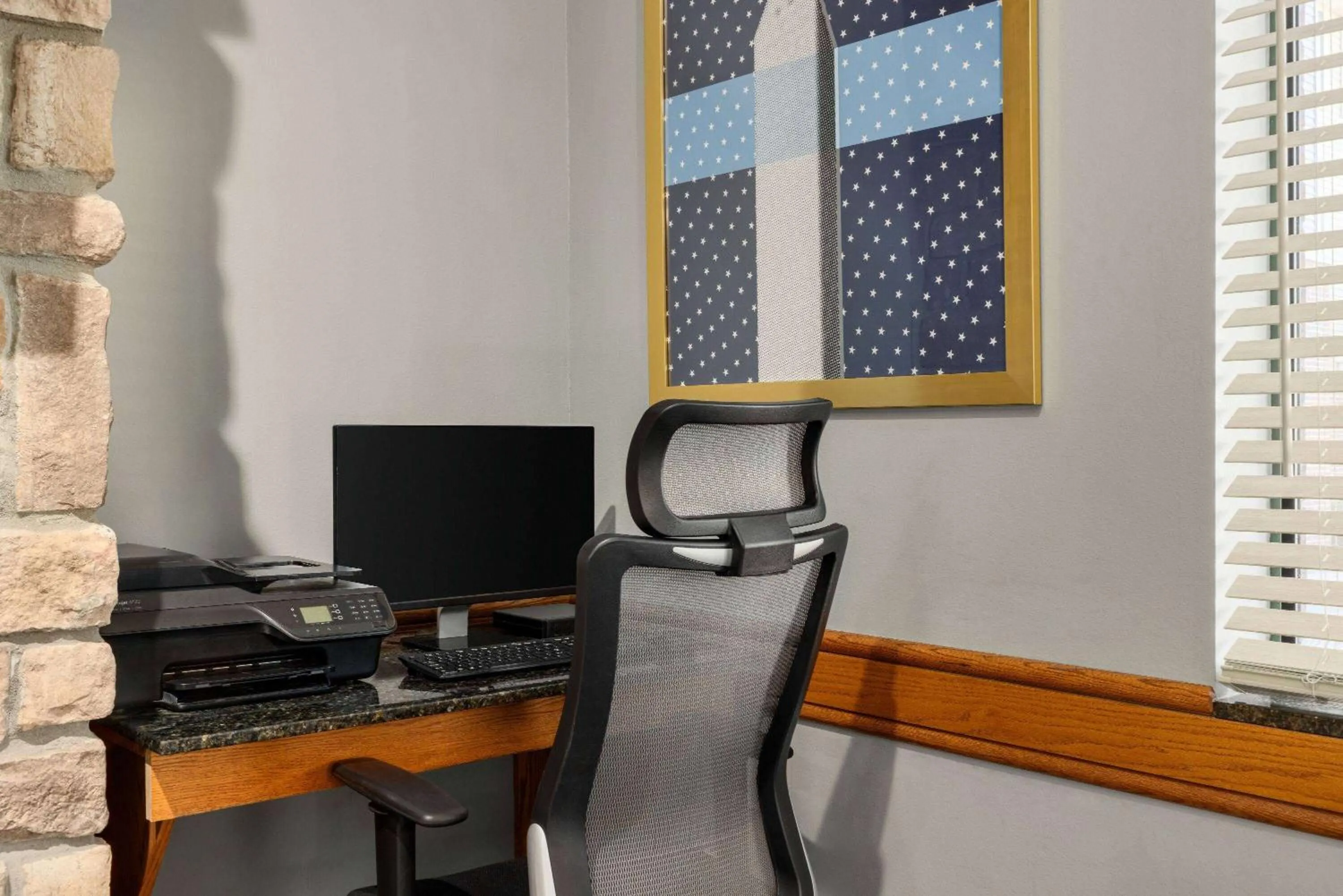 Business facilities in AmericInn by Wyndham Lincoln South