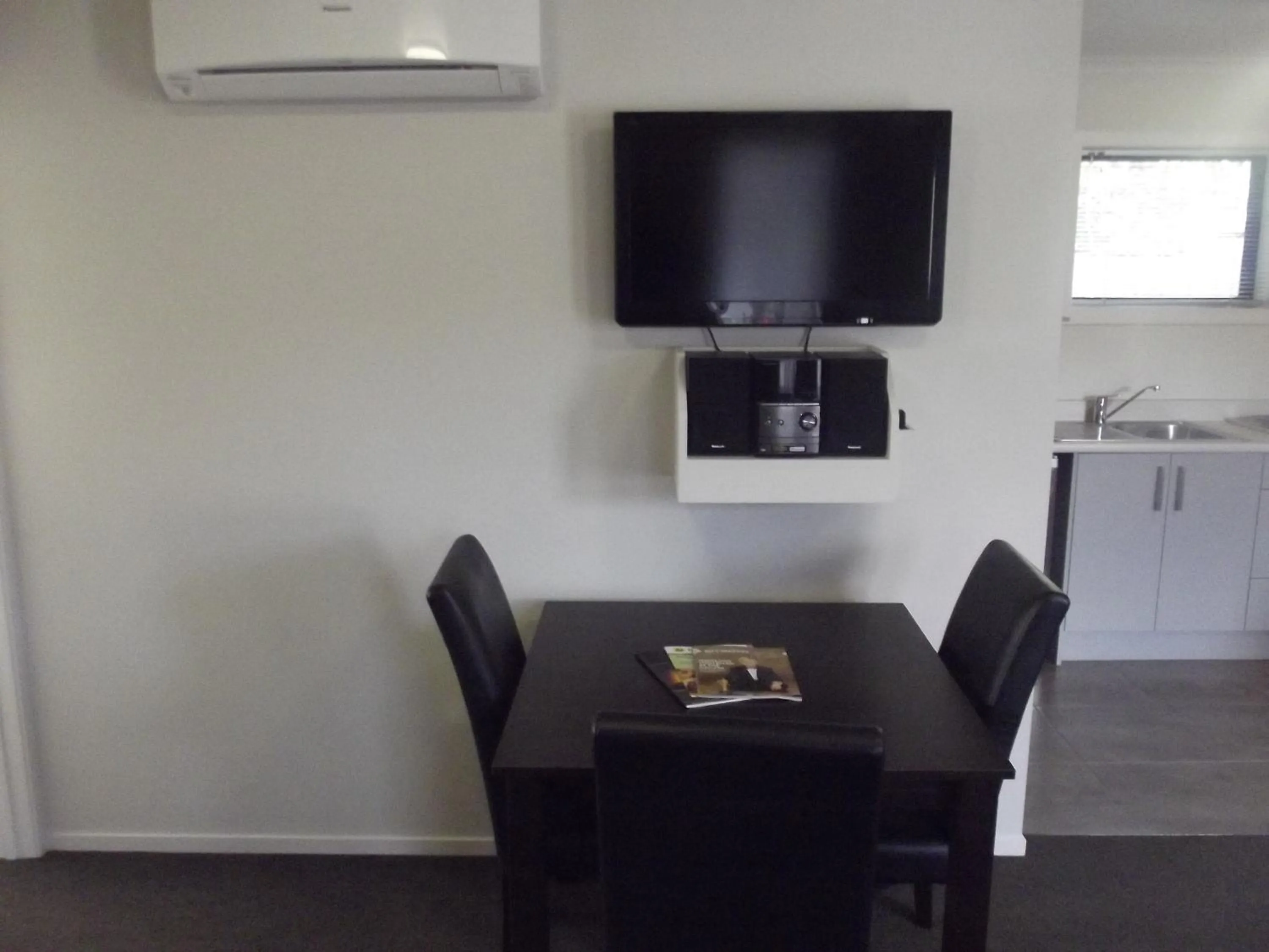 TV and multimedia in Arena Court Motel