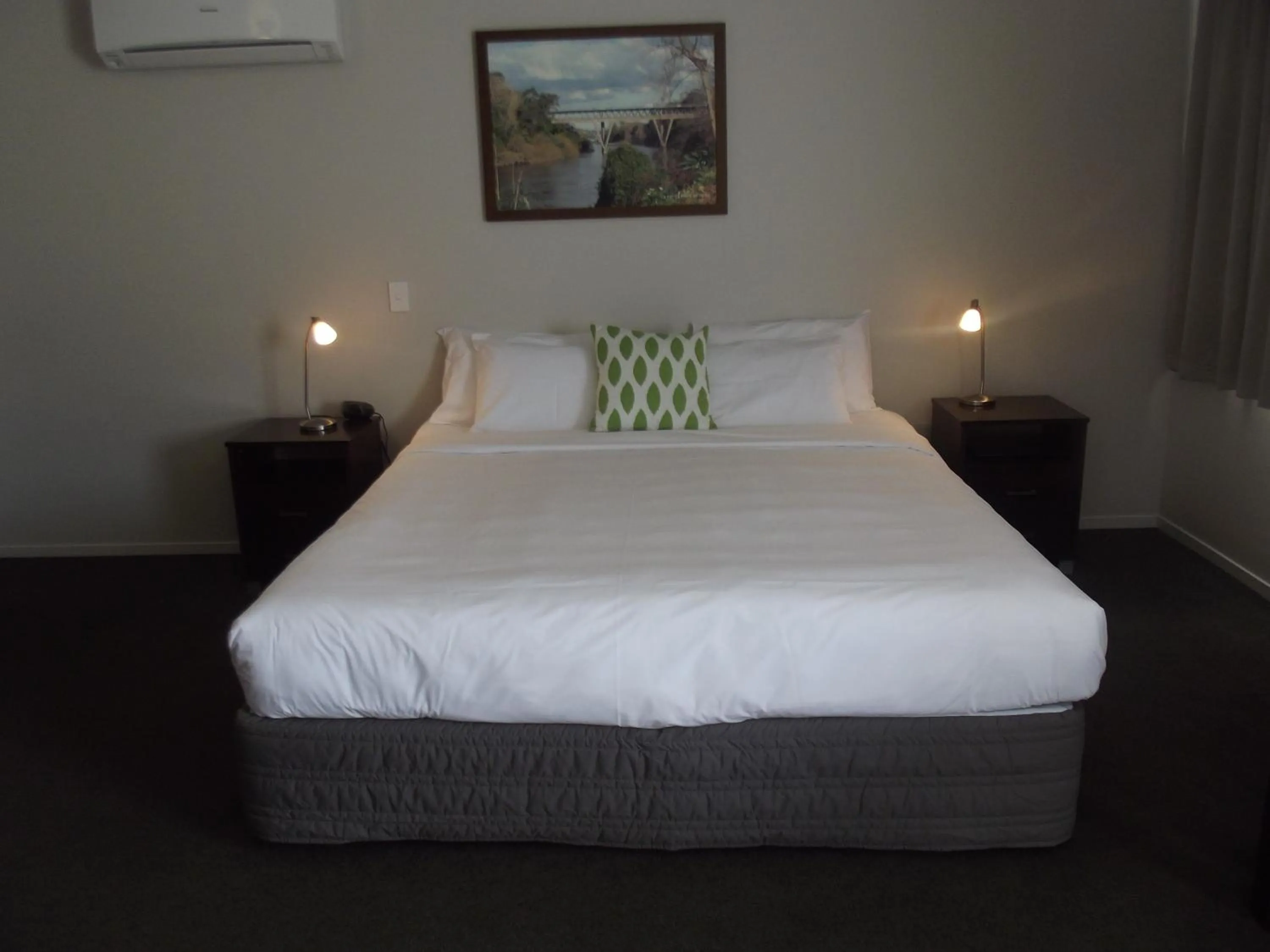 Bed in Arena Court Motel