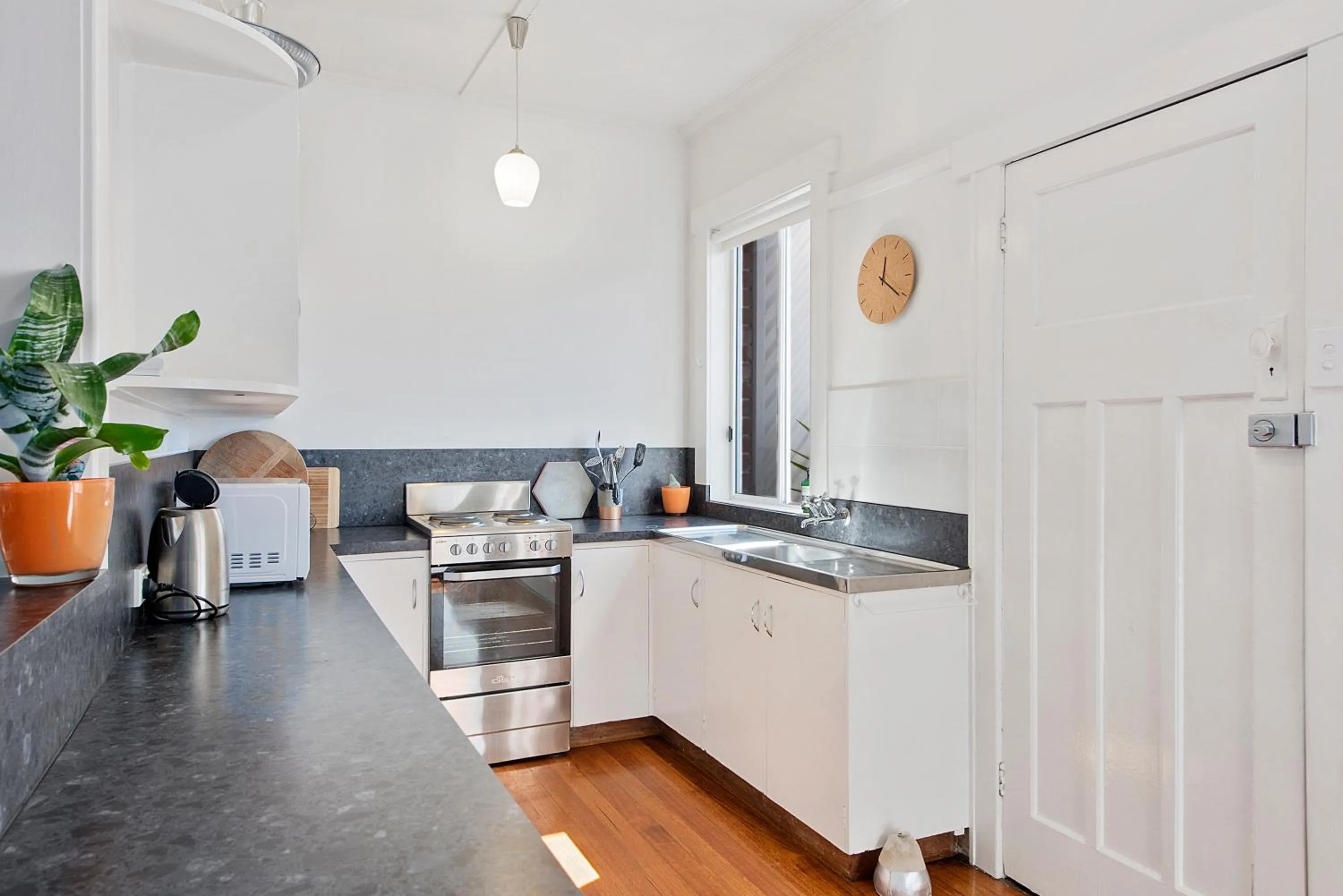 Kitchen or kitchenette in Burnie City Apartments