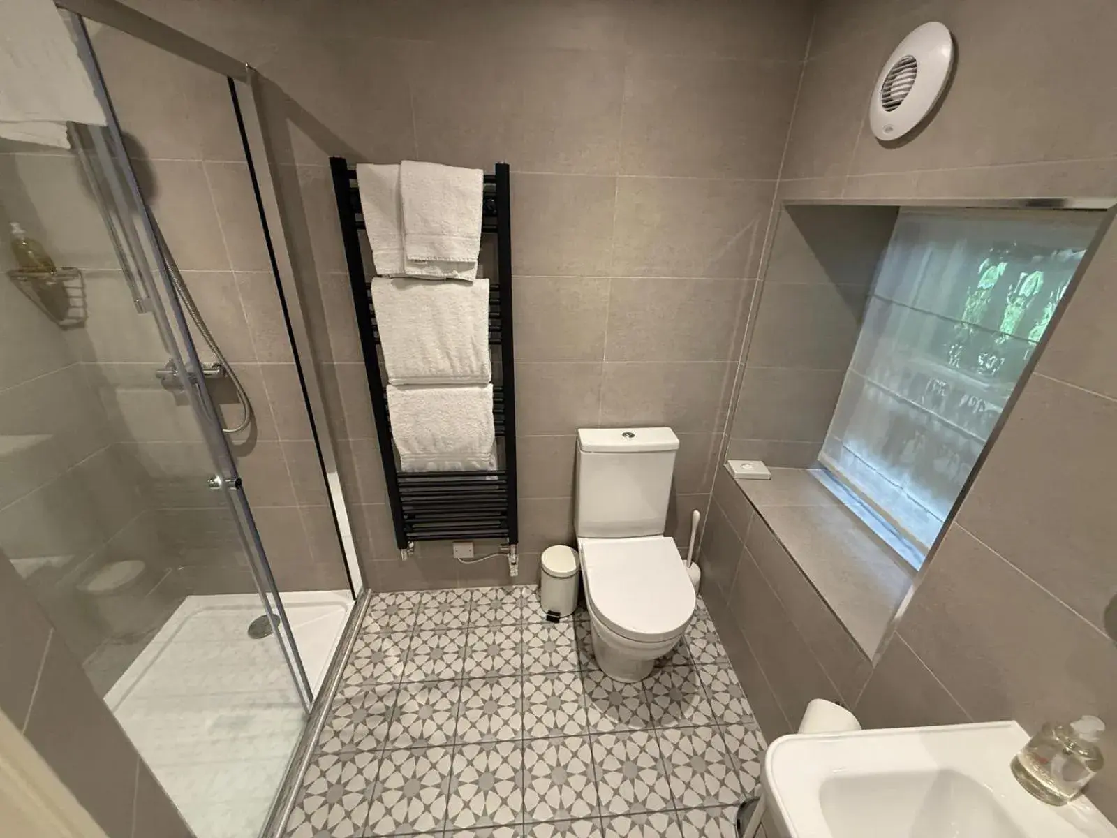 Superior Double or Twin Room in Ravenstone Manor Superior Double or Twin Room in Ravenstone Manor