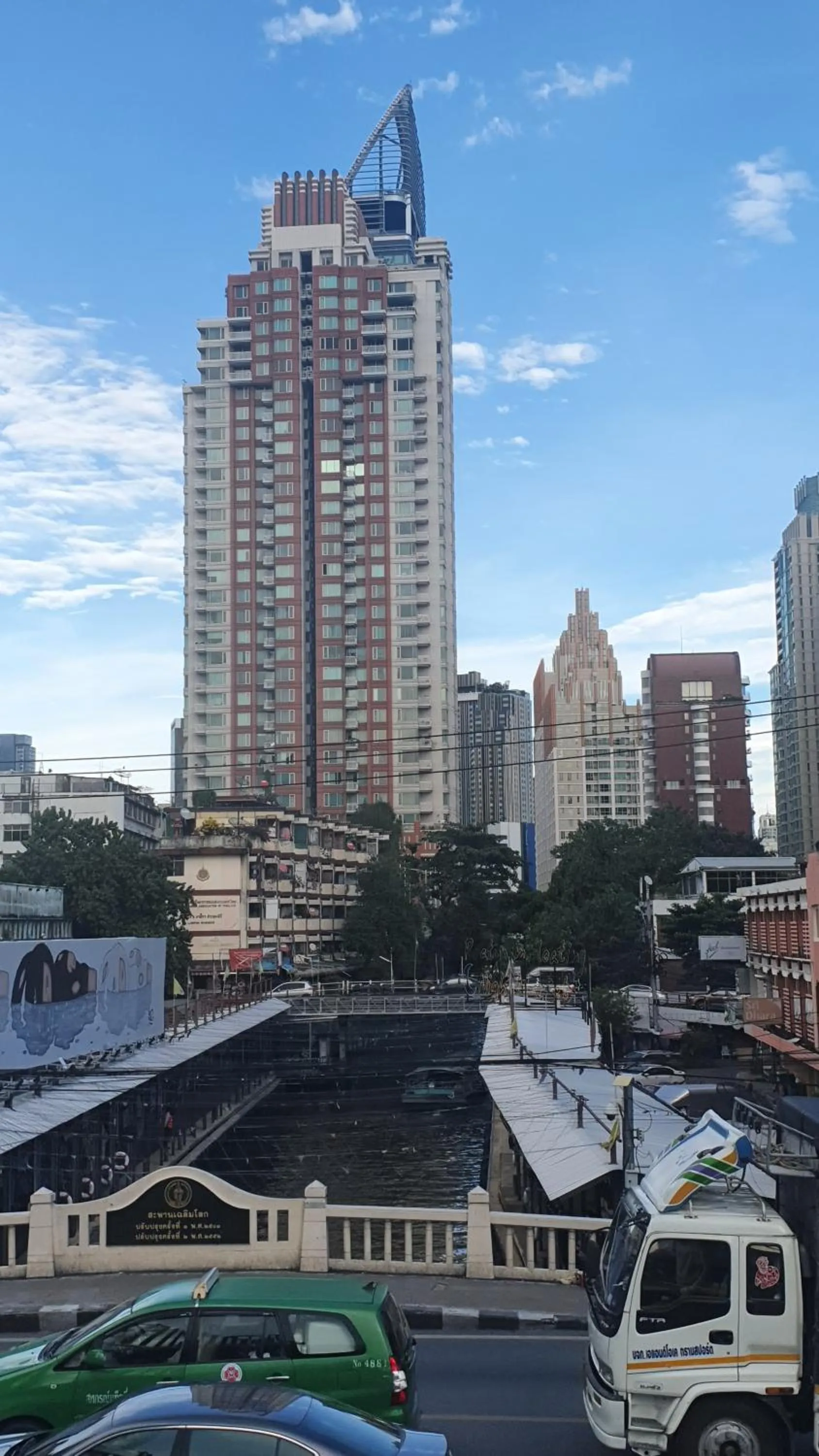 Nearby landmark in Interchange Tower Serviced Apartment - SHA Extra Plus