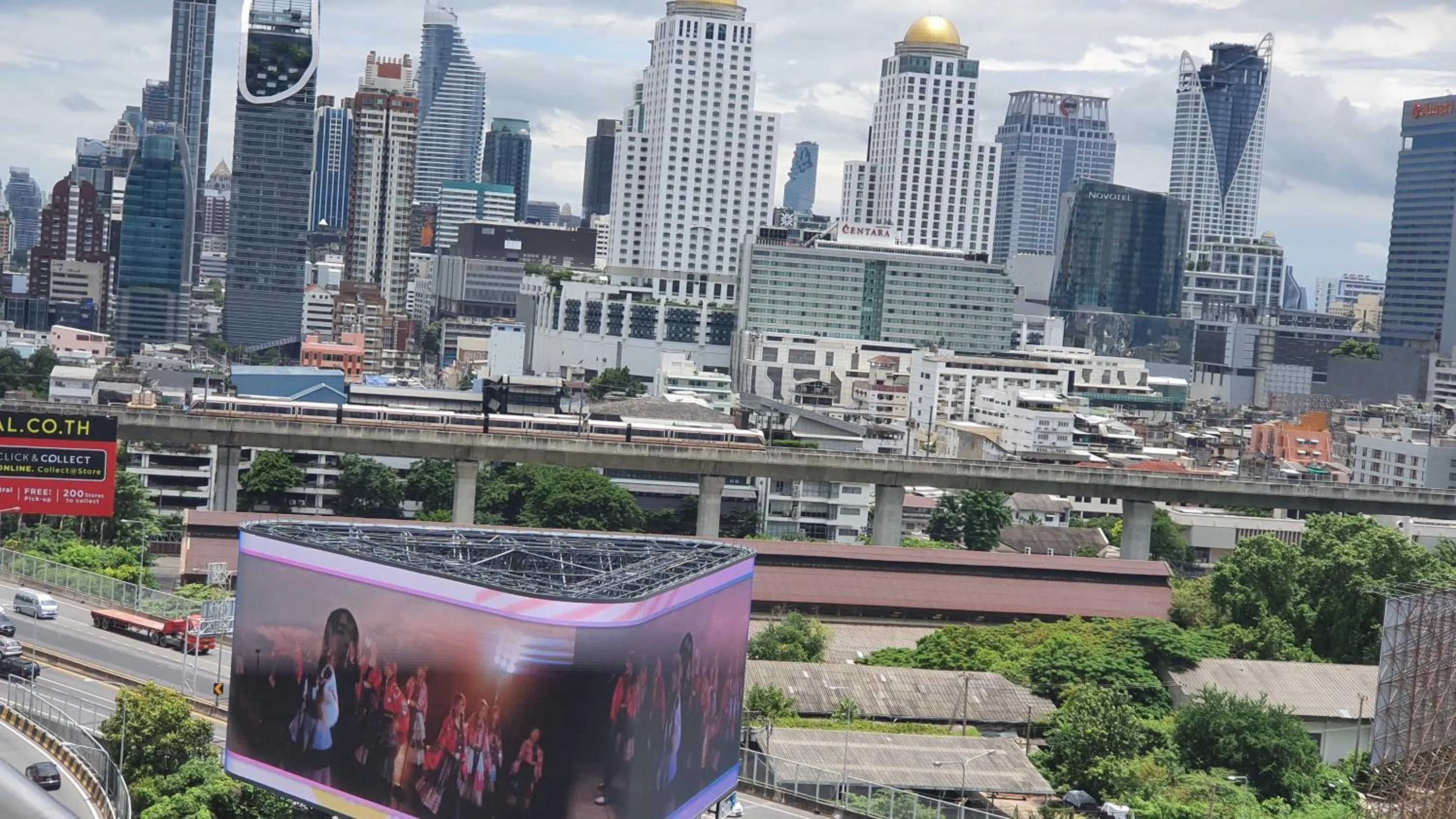 Nearby landmark in Interchange Tower Serviced Apartment - SHA Extra Plus