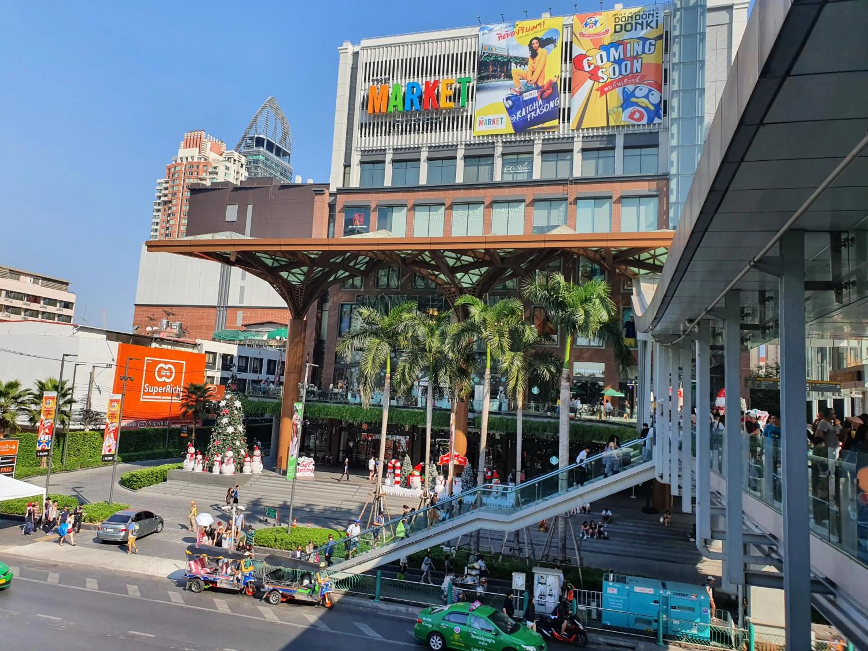 Restaurant/places to eat in Interchange Tower Serviced Apartment - SHA Extra Plus