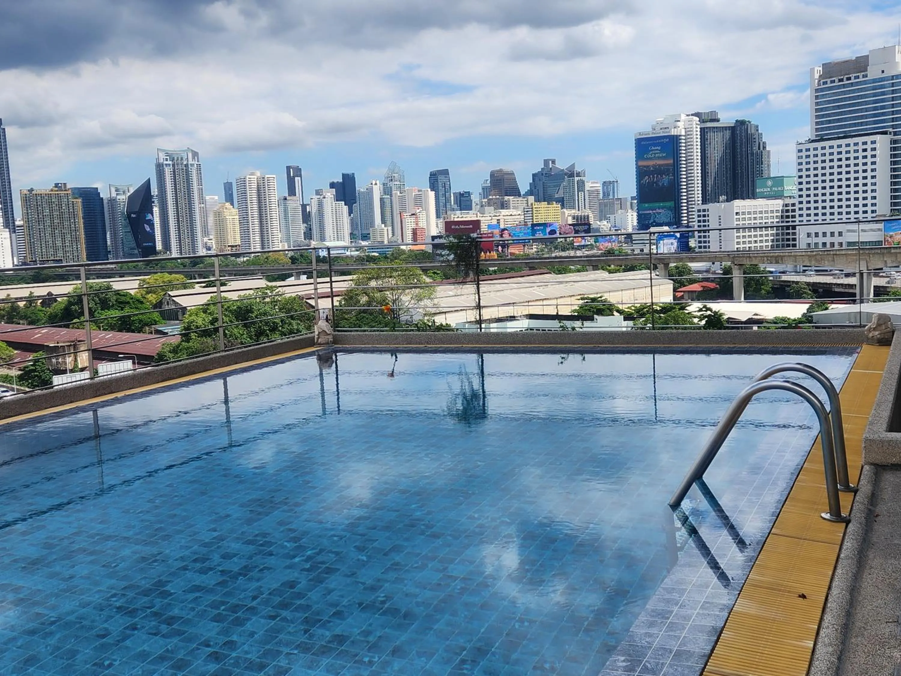 Swimming pool in Interchange Tower Serviced Apartment - SHA Extra Plus