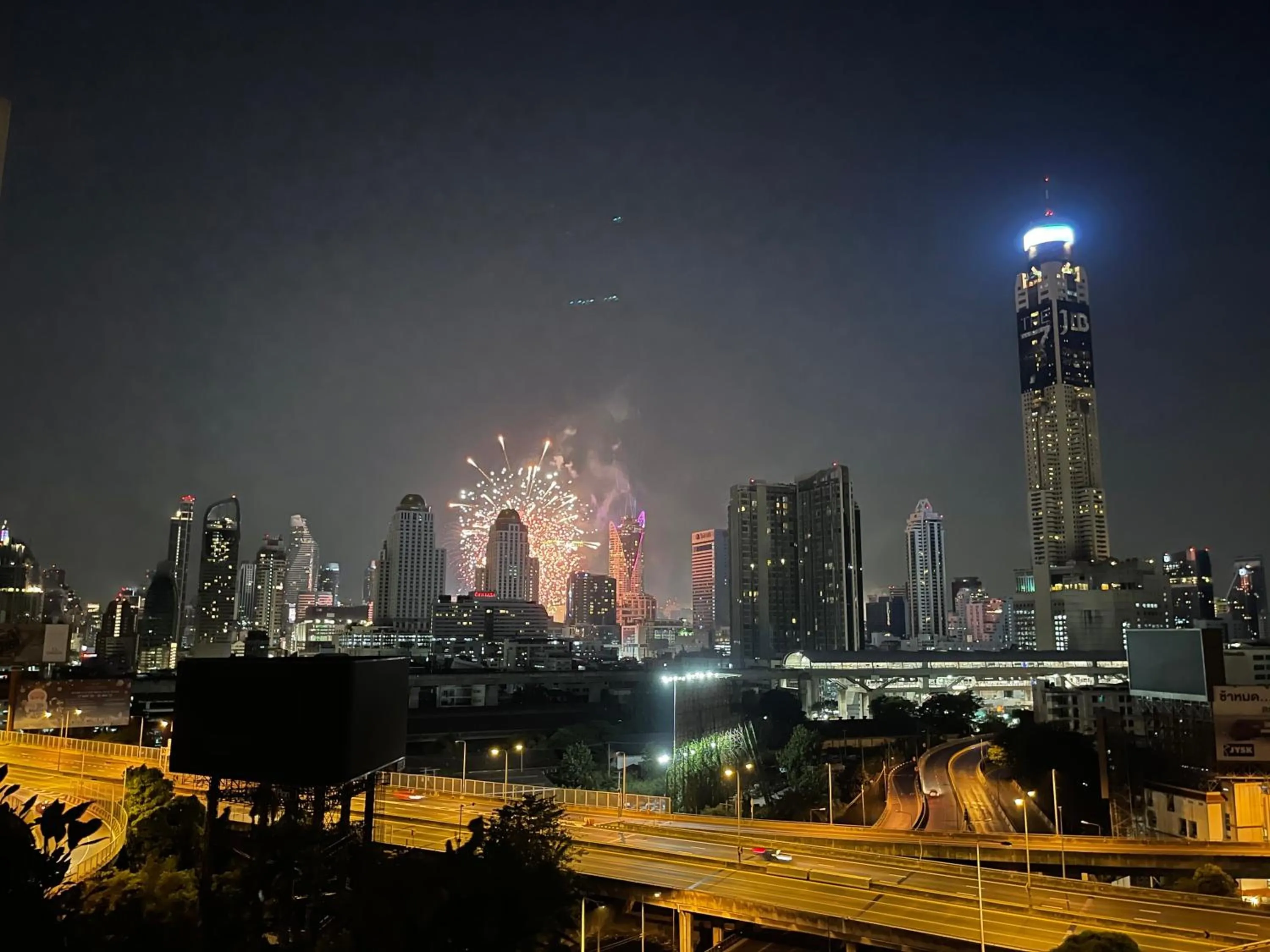 Night in Interchange Tower Serviced Apartment - SHA Extra Plus