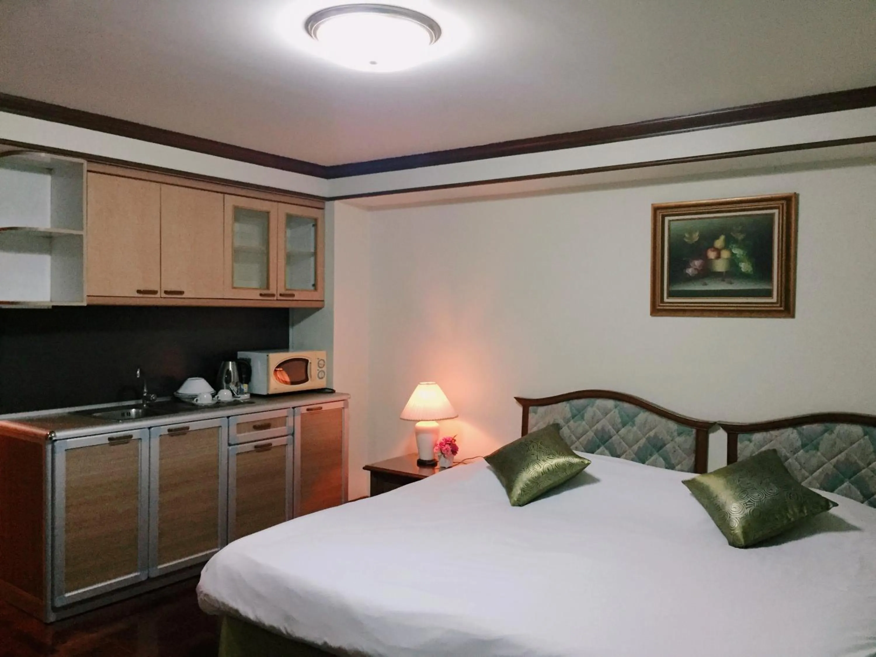 Photo of the whole room, Bed in Interchange Tower Serviced Apartment - SHA Extra Plus