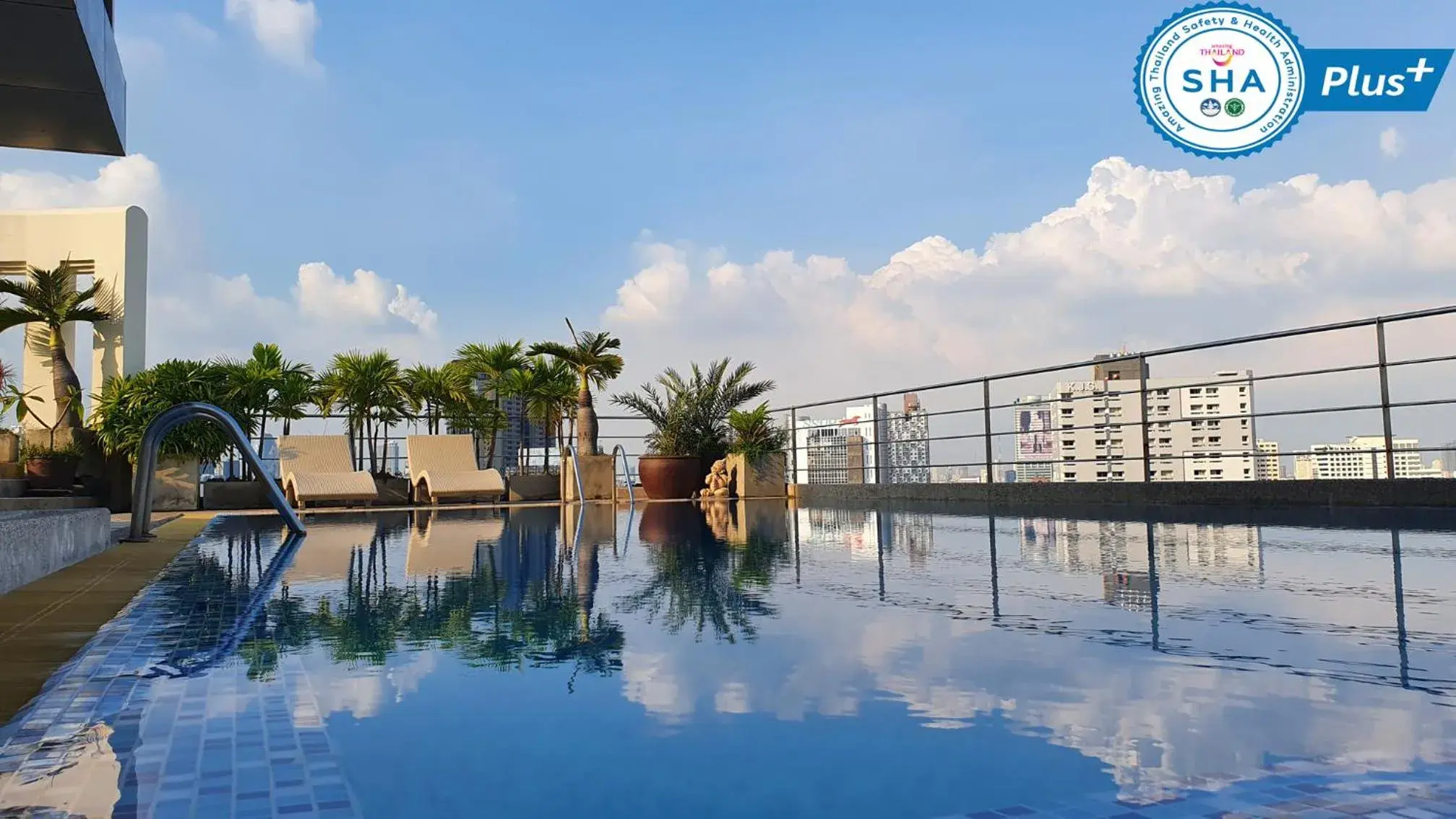 Swimming pool in Interchange Tower Serviced Apartment - SHA Extra Plus Swimming pool in Interchange Tower Serviced Apartment - SHA Extra Plus