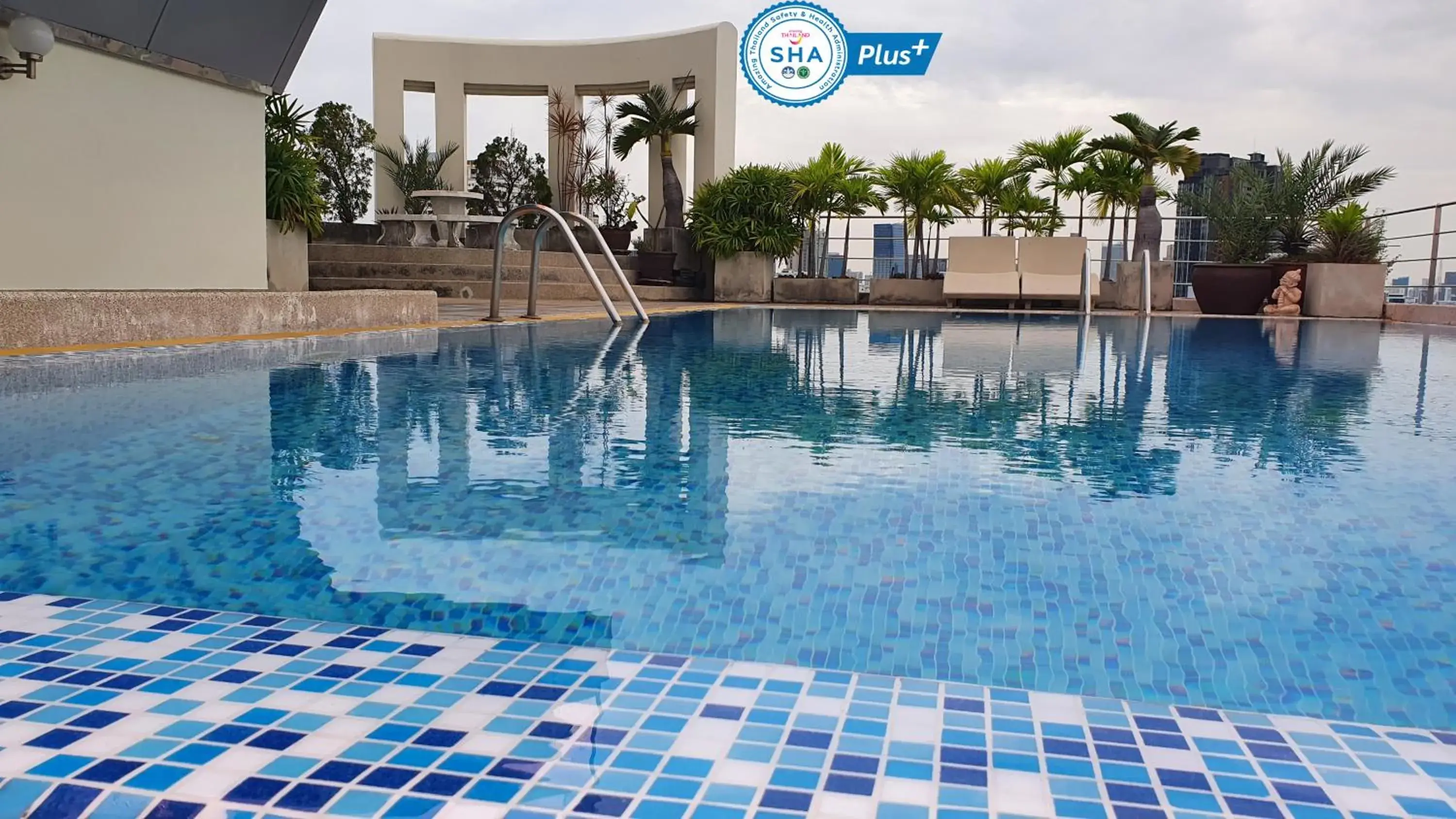 Property building in Interchange Tower Serviced Apartment - SHA Extra Plus Property building in Interchange Tower Serviced Apartment - SHA Extra Plus